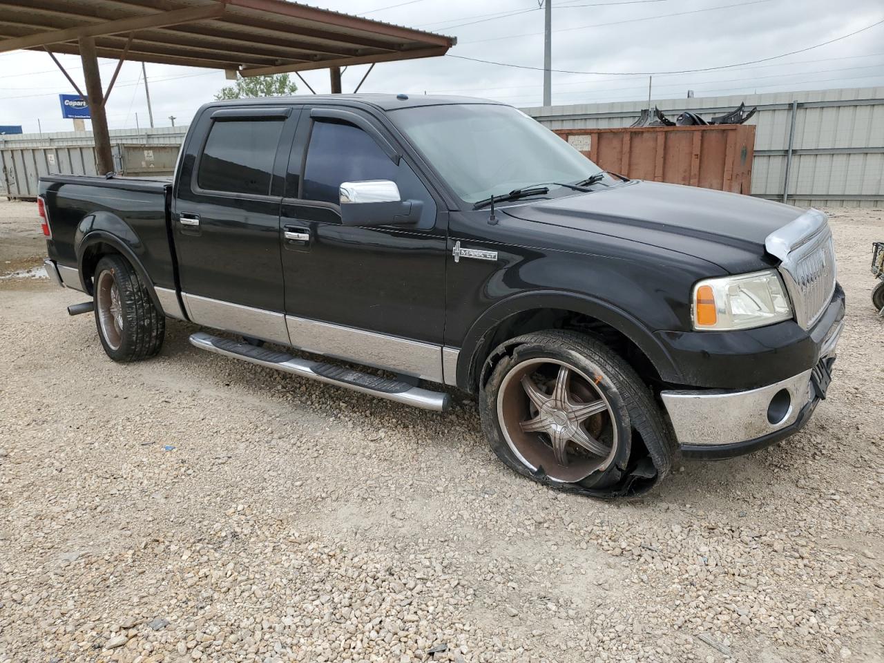 Photo 3 VIN: 5LTPW16588FJ02299 - LINCOLN MARK LT 