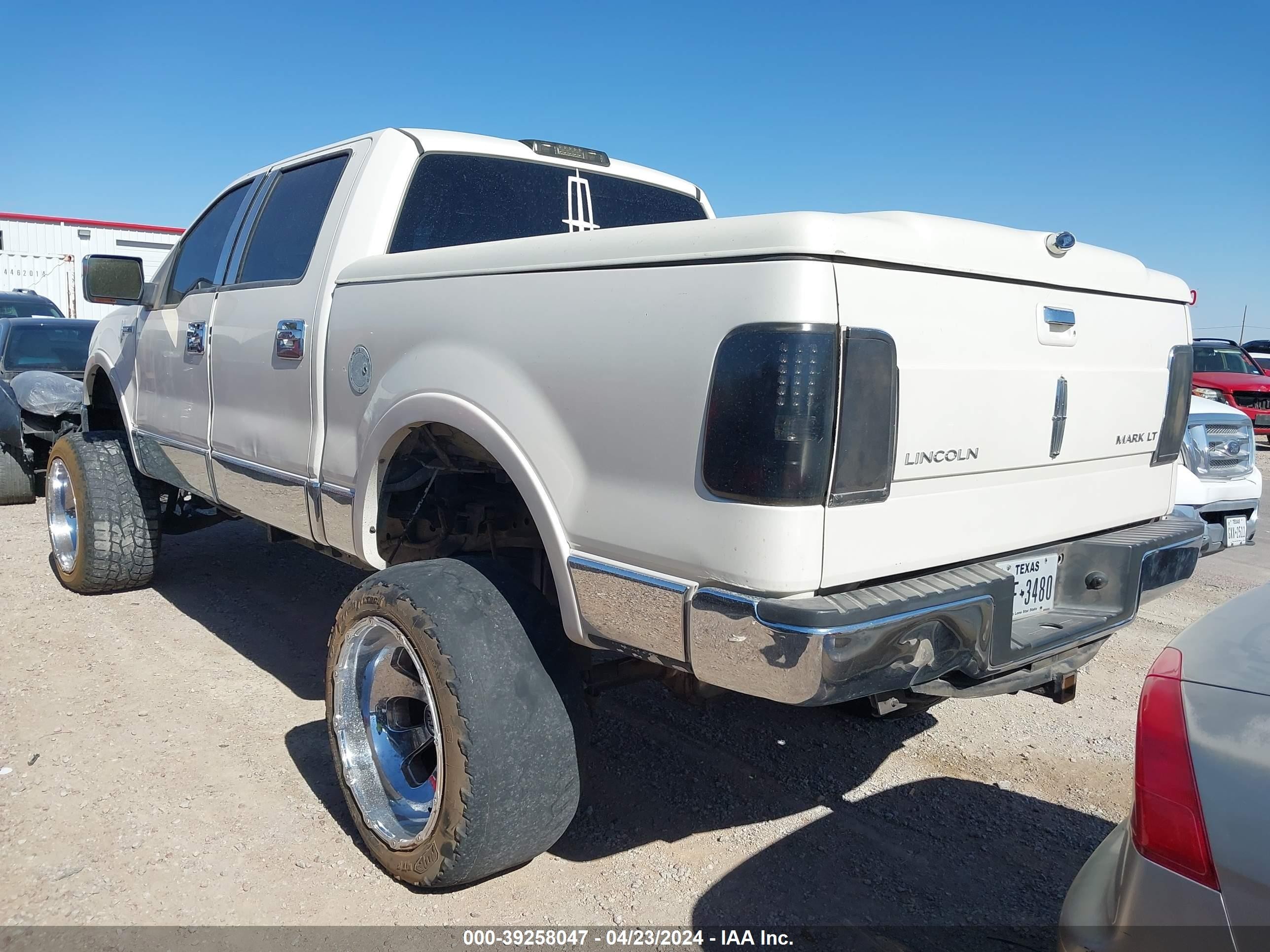 Photo 2 VIN: 5LTPW16588FJ06014 - LINCOLN MARK LT 