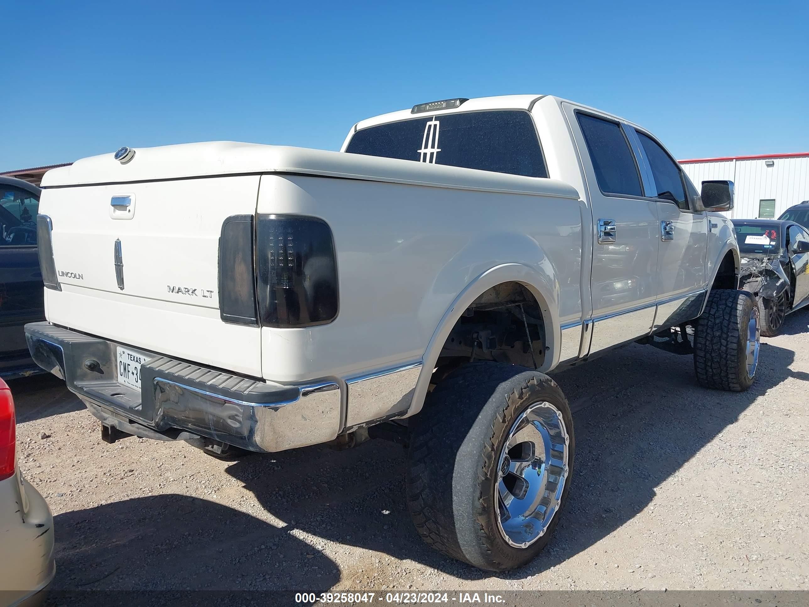 Photo 3 VIN: 5LTPW16588FJ06014 - LINCOLN MARK LT 