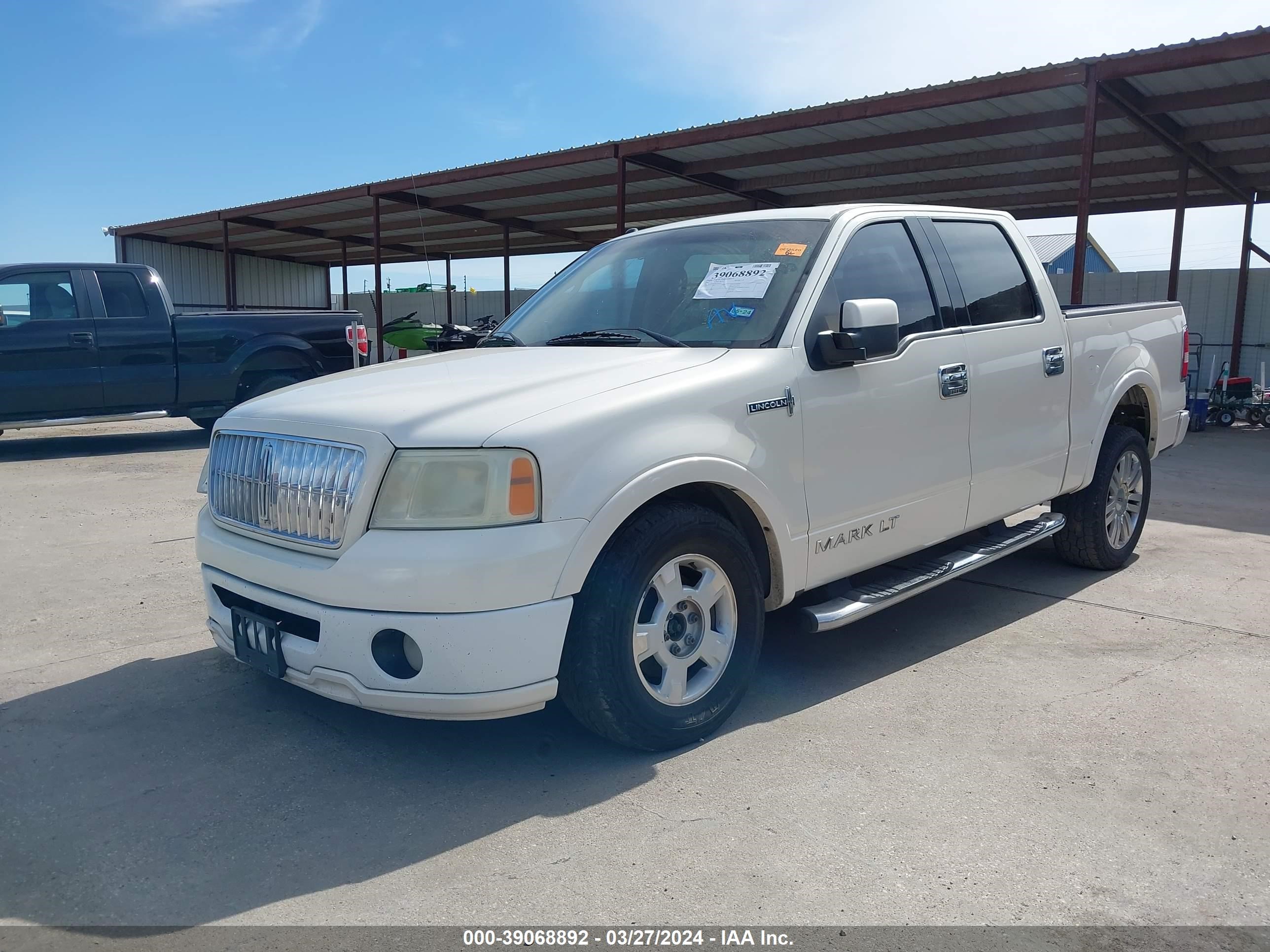 Photo 1 VIN: 5LTPW16597FJ04822 - LINCOLN MARK LT 