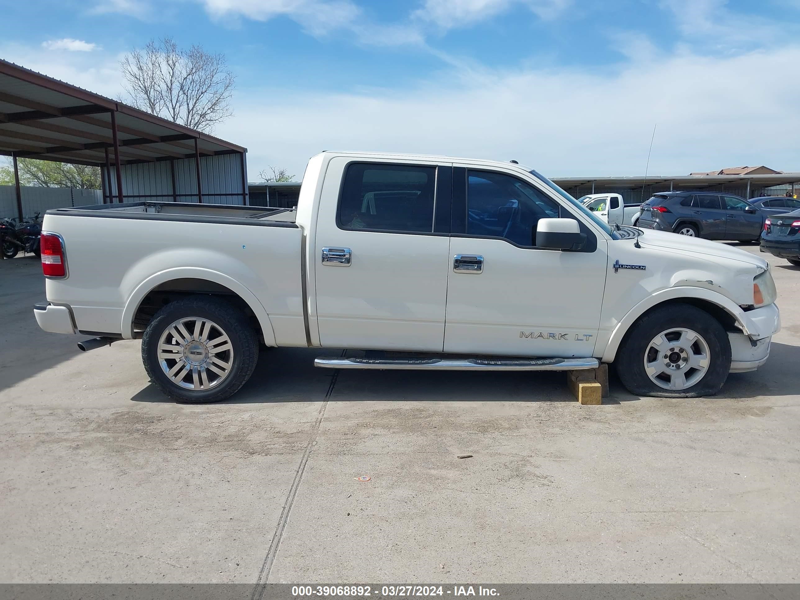 Photo 12 VIN: 5LTPW16597FJ04822 - LINCOLN MARK LT 