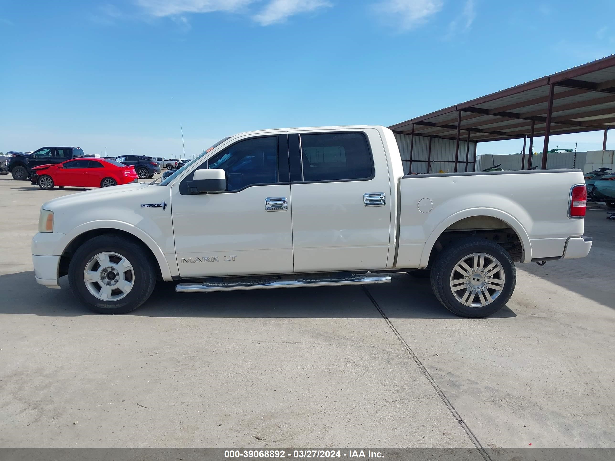 Photo 13 VIN: 5LTPW16597FJ04822 - LINCOLN MARK LT 