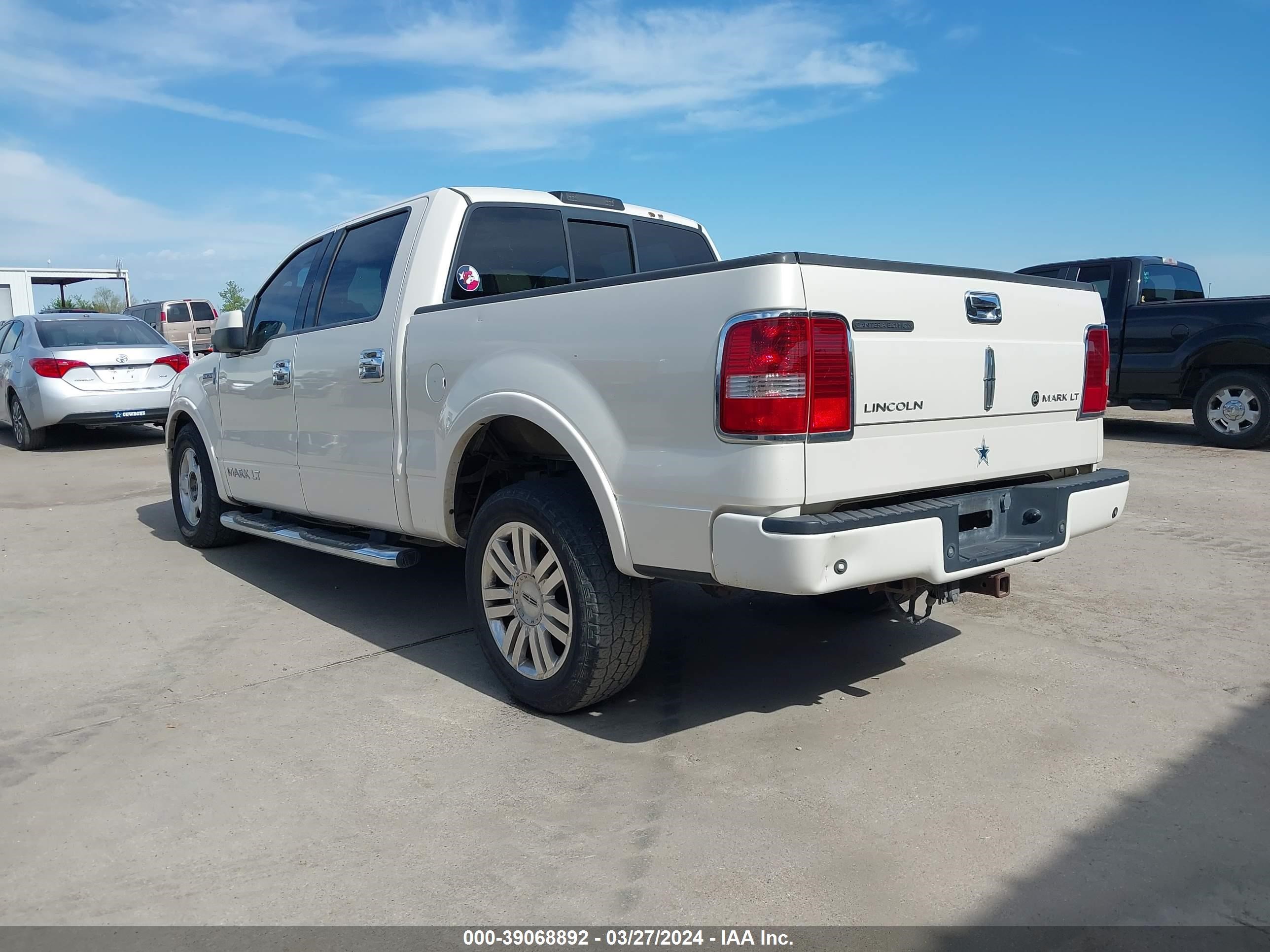 Photo 2 VIN: 5LTPW16597FJ04822 - LINCOLN MARK LT 