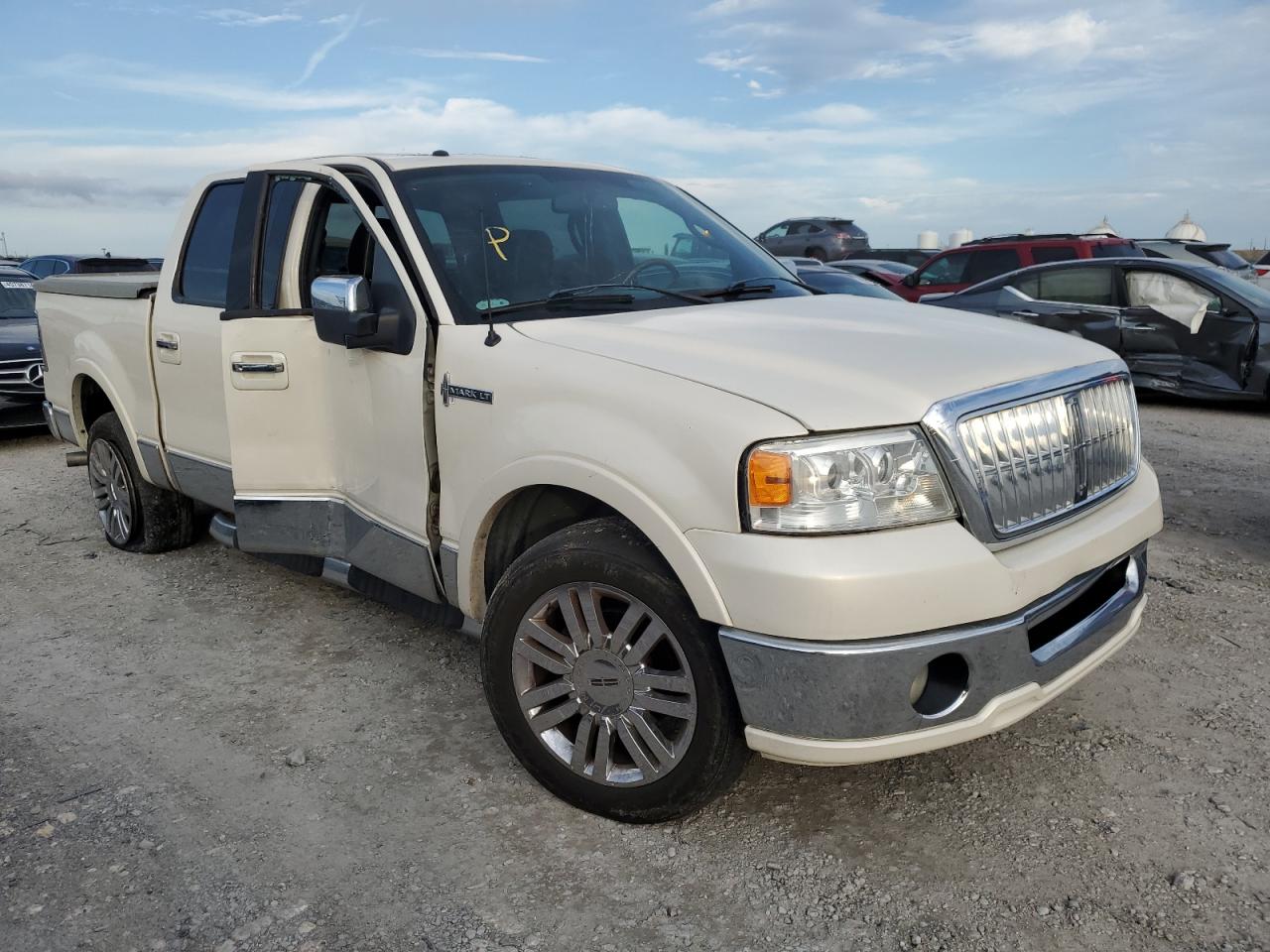 Photo 3 VIN: 5LTPW16598FJ04319 - LINCOLN MARK LT 