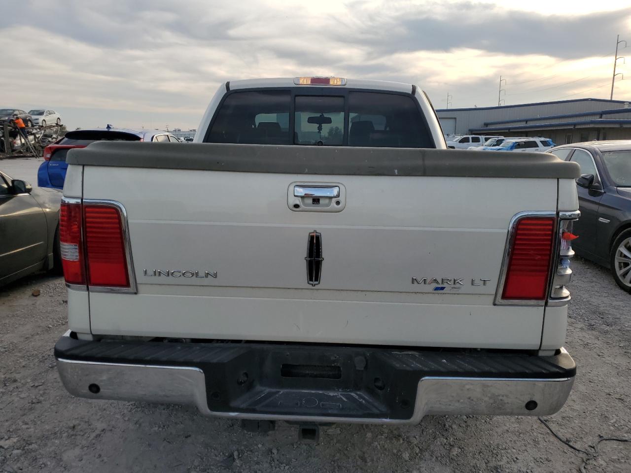 Photo 5 VIN: 5LTPW16598FJ04319 - LINCOLN MARK LT 