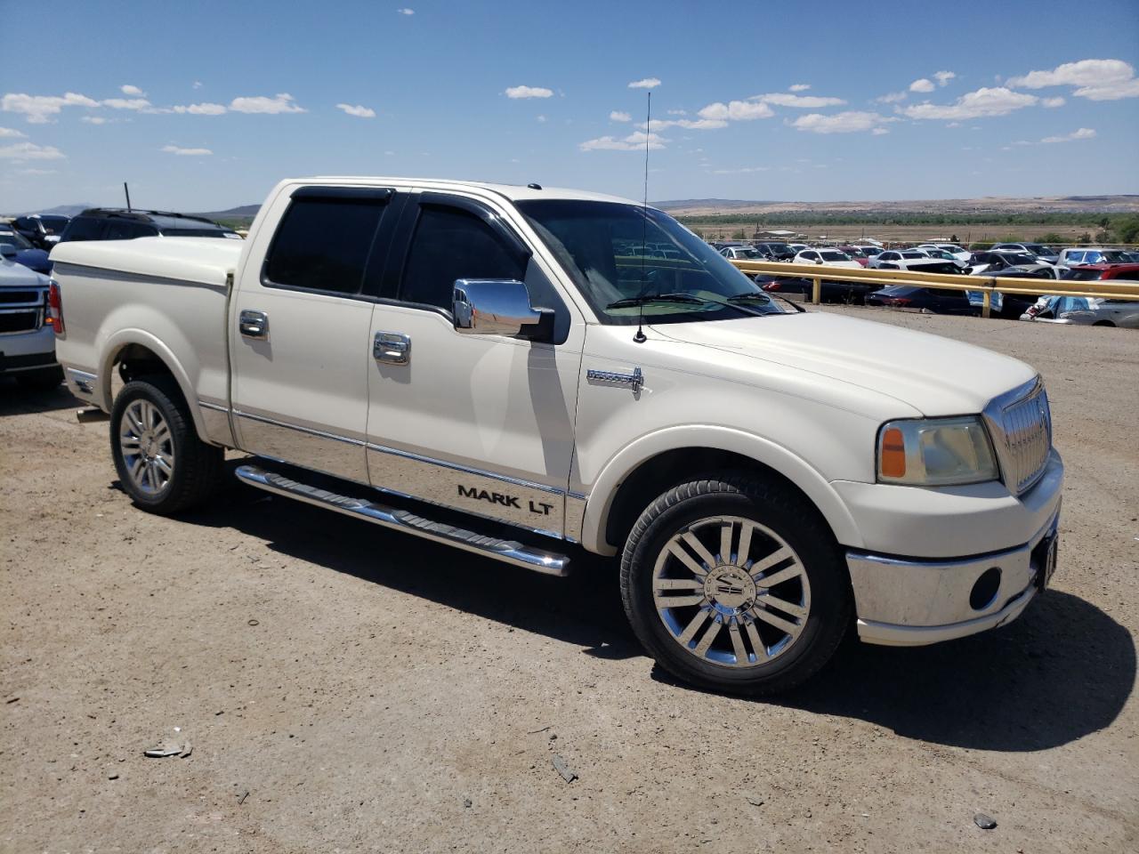 Photo 3 VIN: 5LTPW165X8FJ01235 - LINCOLN MARK LT 