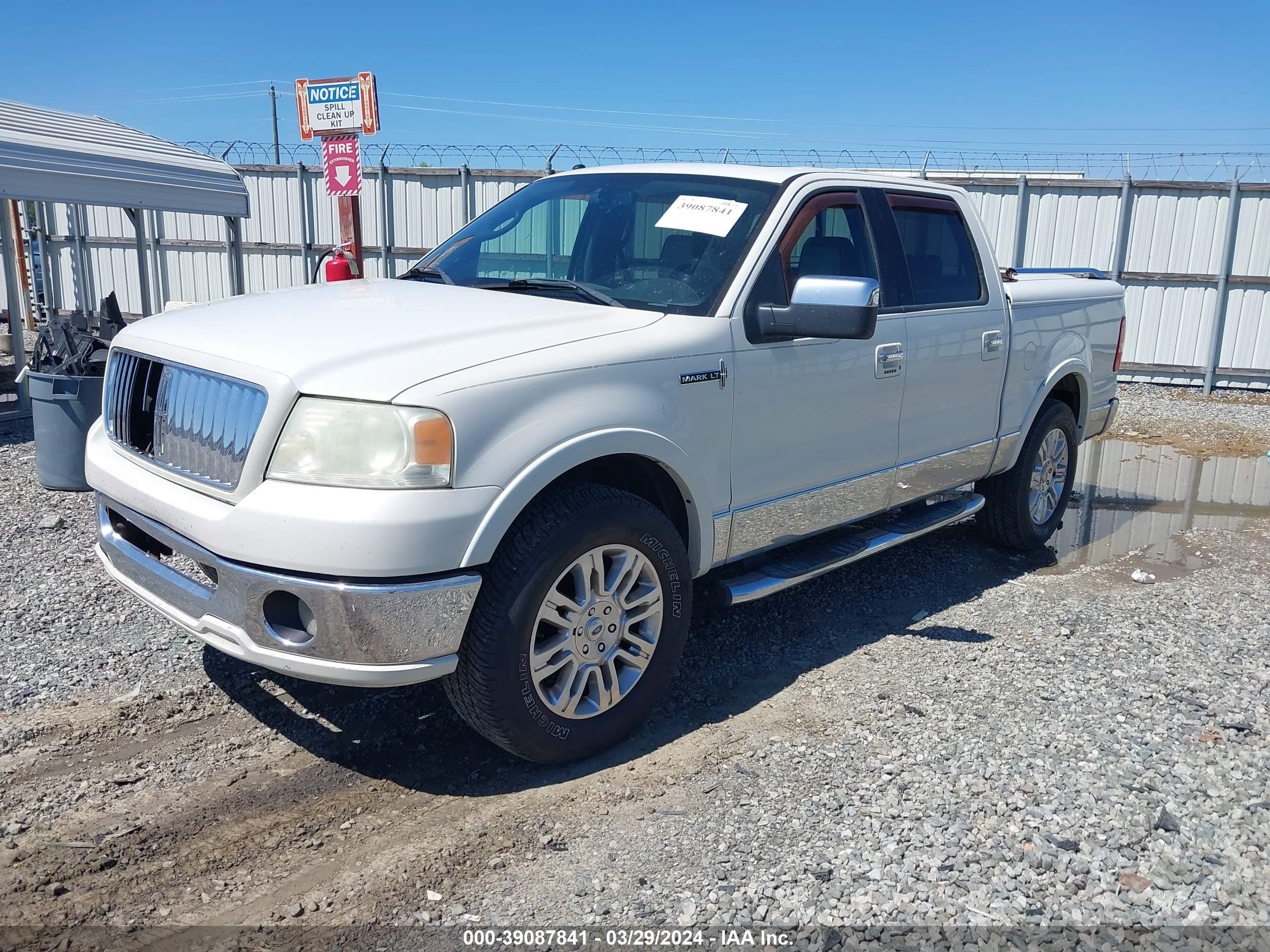 Photo 1 VIN: 5LTPW18506FJ17647 - LINCOLN MARK LT 