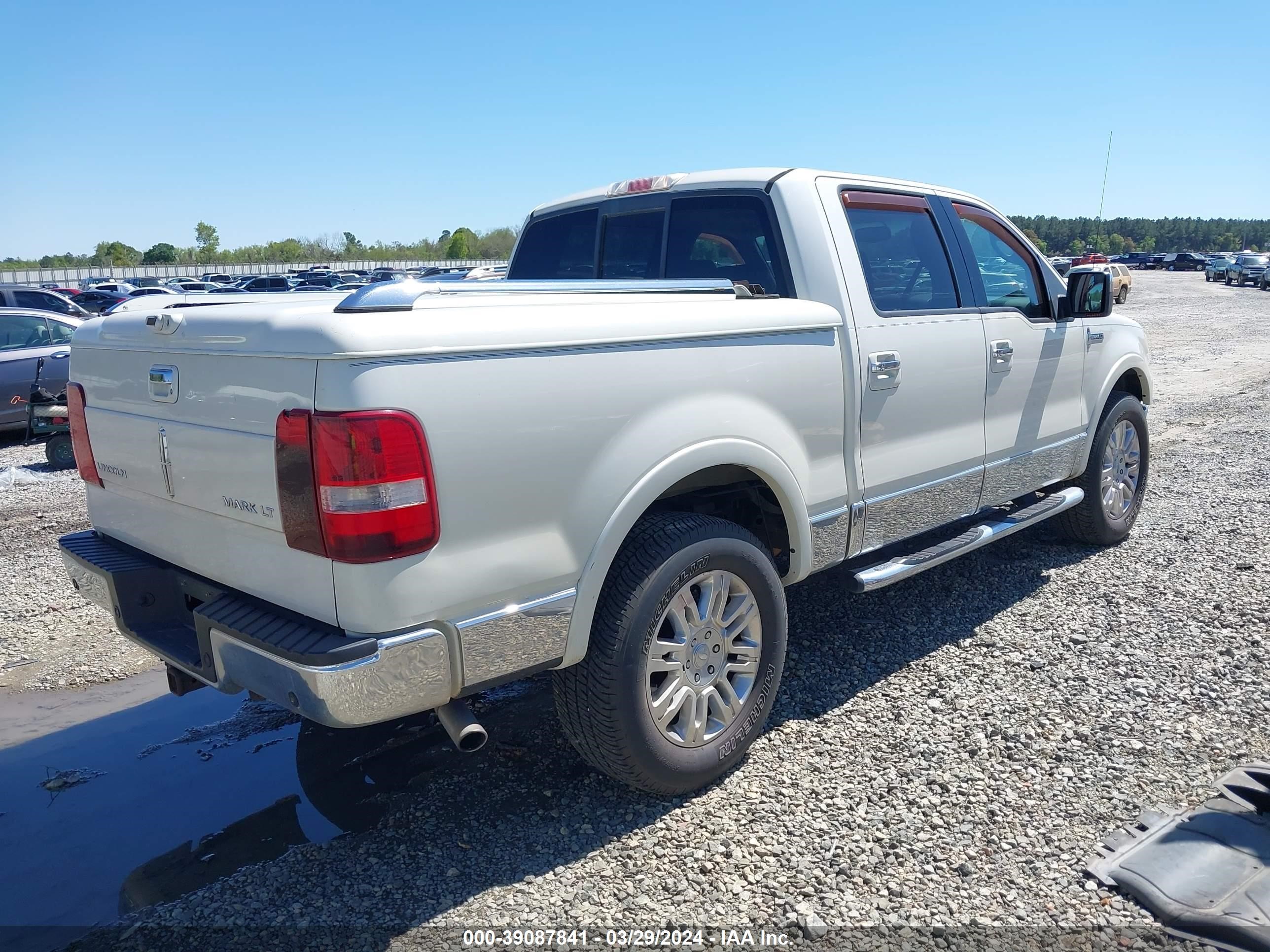 Photo 3 VIN: 5LTPW18506FJ17647 - LINCOLN MARK LT 