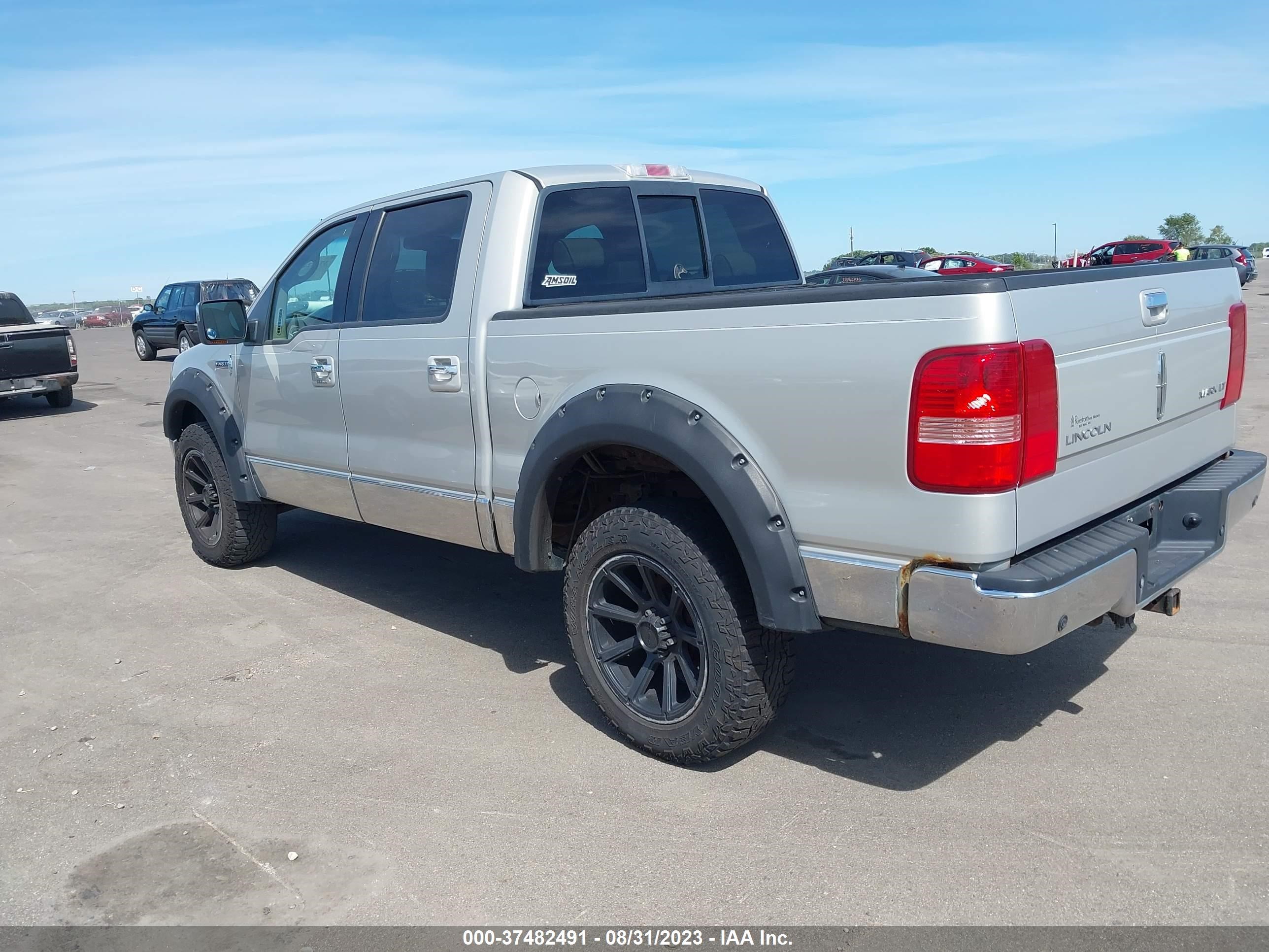 Photo 2 VIN: 5LTPW18506FJ21892 - LINCOLN MARK LT 