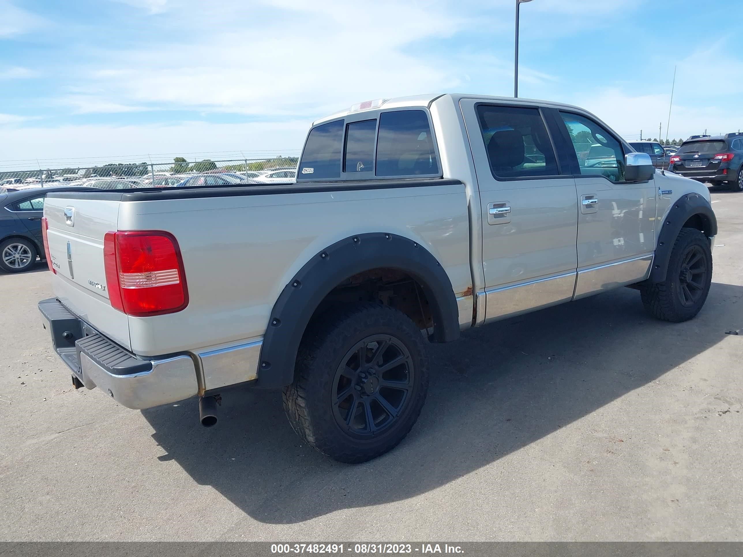 Photo 3 VIN: 5LTPW18506FJ21892 - LINCOLN MARK LT 