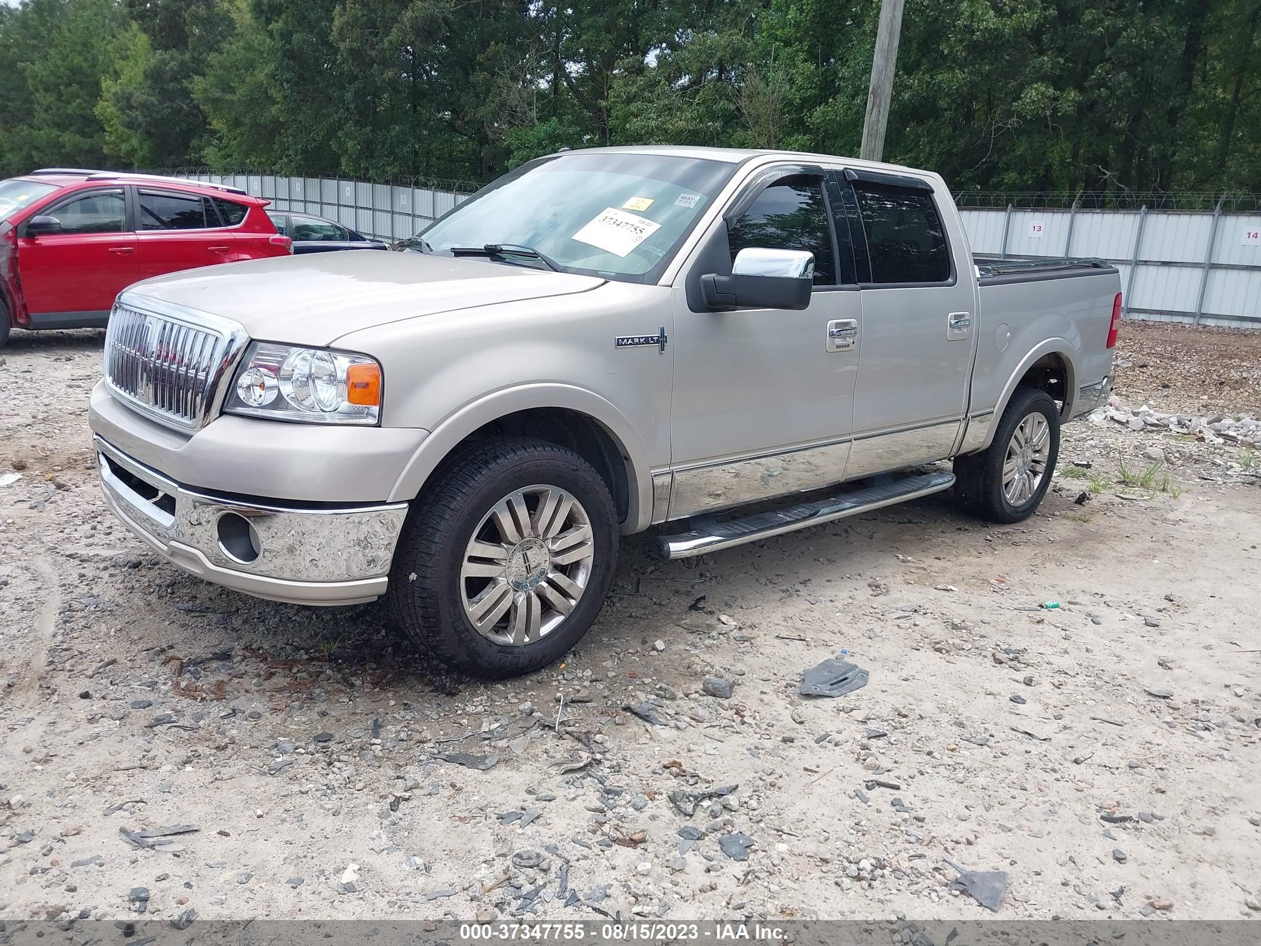 Photo 1 VIN: 5LTPW18506FJ23240 - LINCOLN MARK LT 