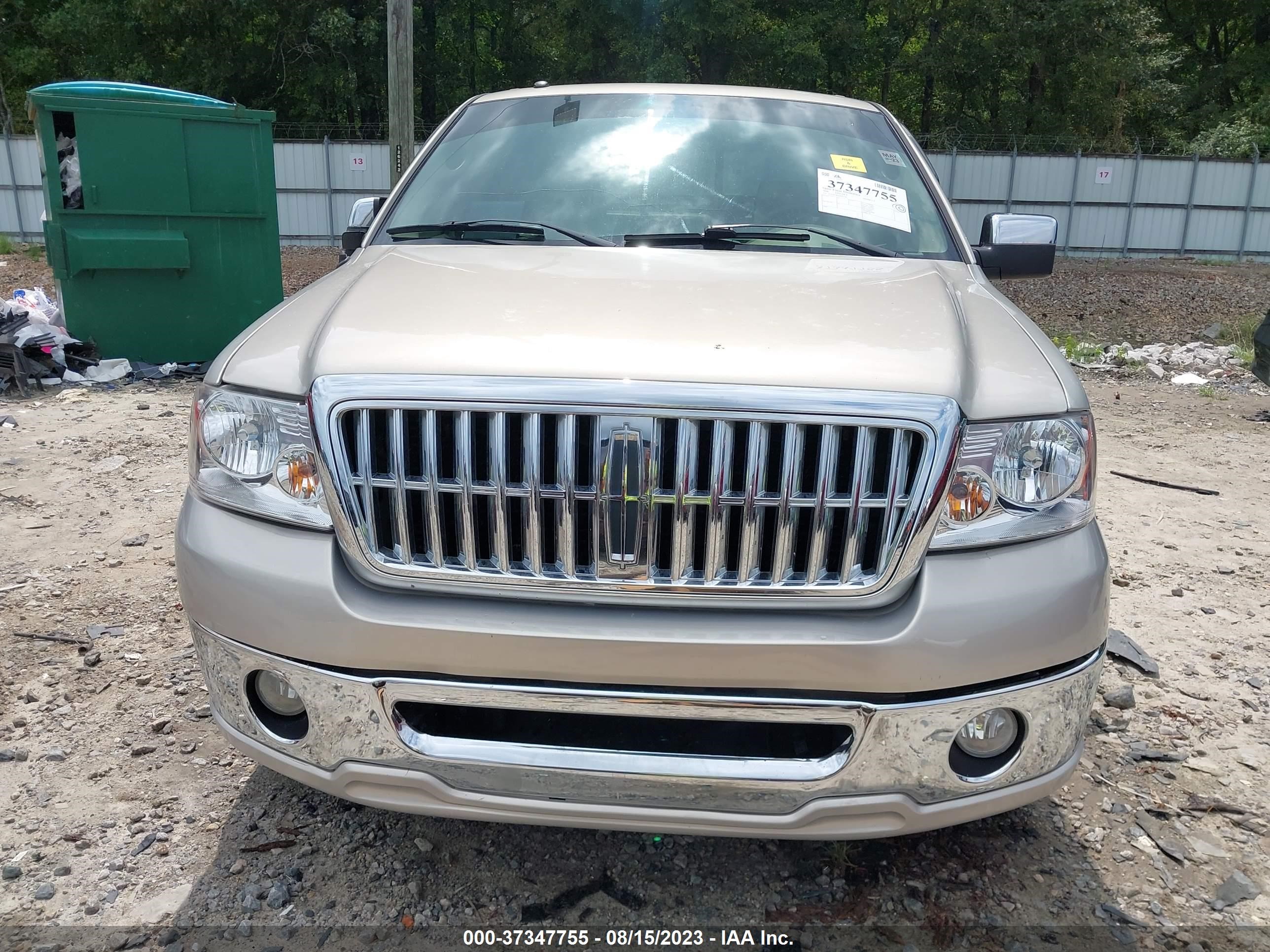 Photo 11 VIN: 5LTPW18506FJ23240 - LINCOLN MARK LT 