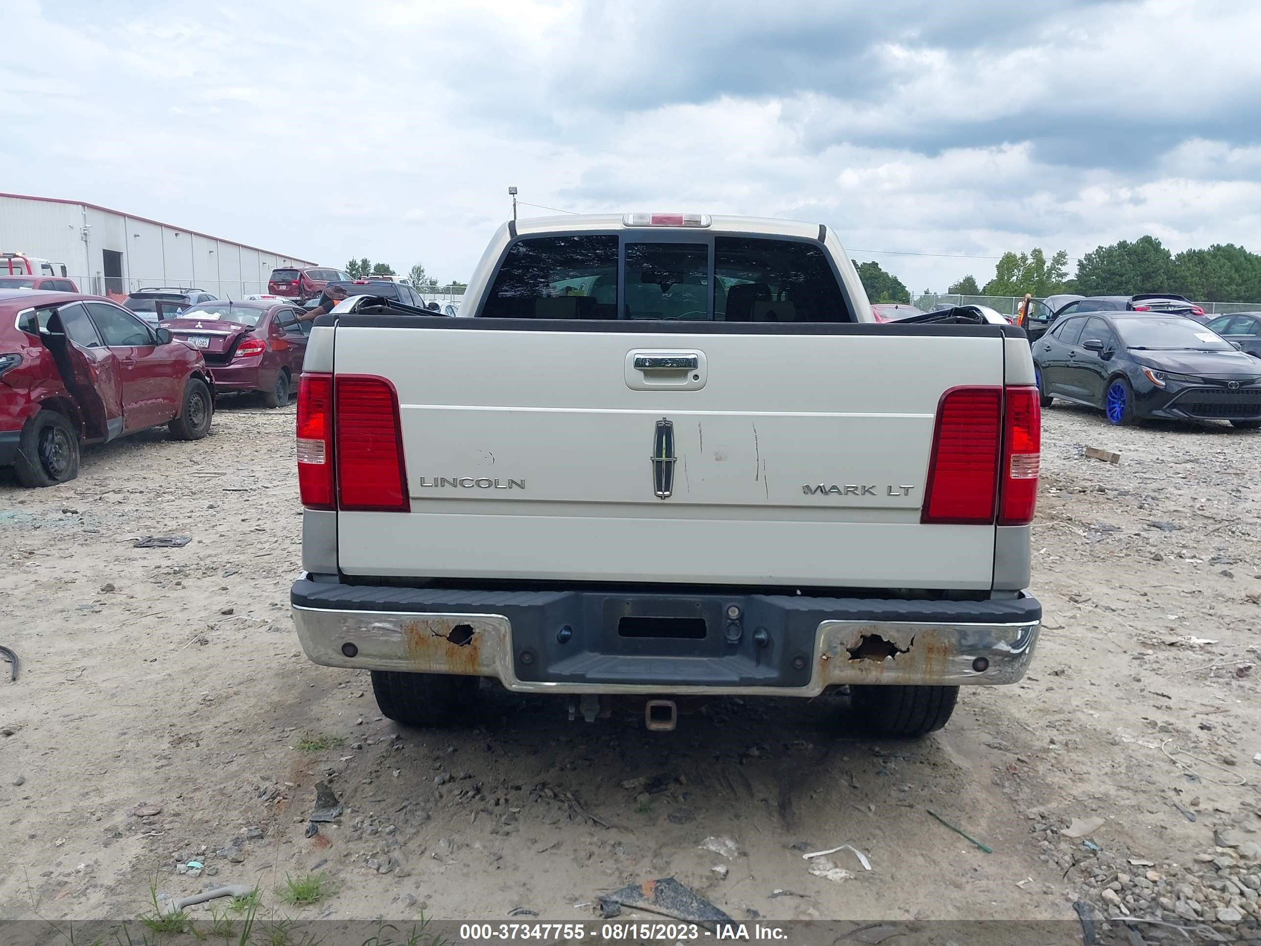 Photo 15 VIN: 5LTPW18506FJ23240 - LINCOLN MARK LT 