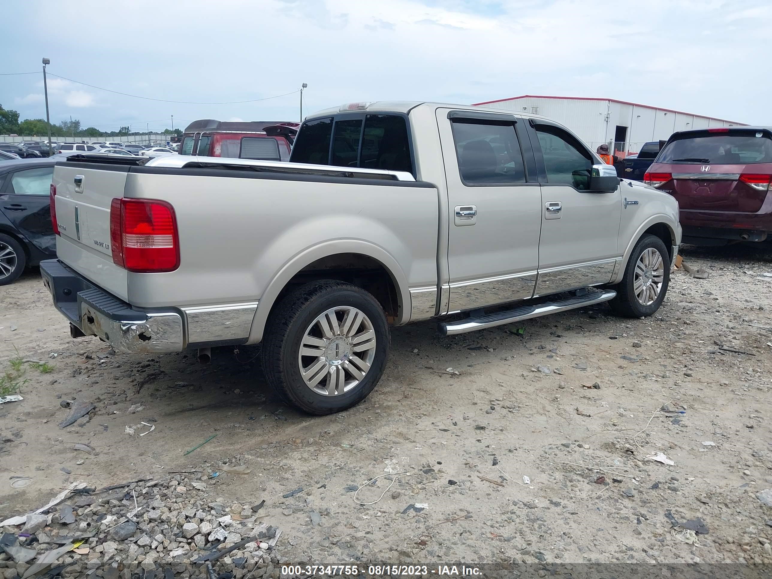 Photo 3 VIN: 5LTPW18506FJ23240 - LINCOLN MARK LT 