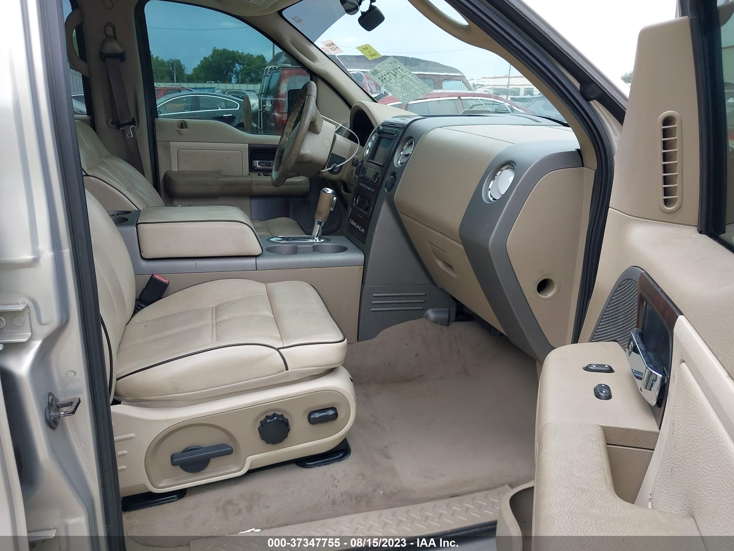 Photo 4 VIN: 5LTPW18506FJ23240 - LINCOLN MARK LT 