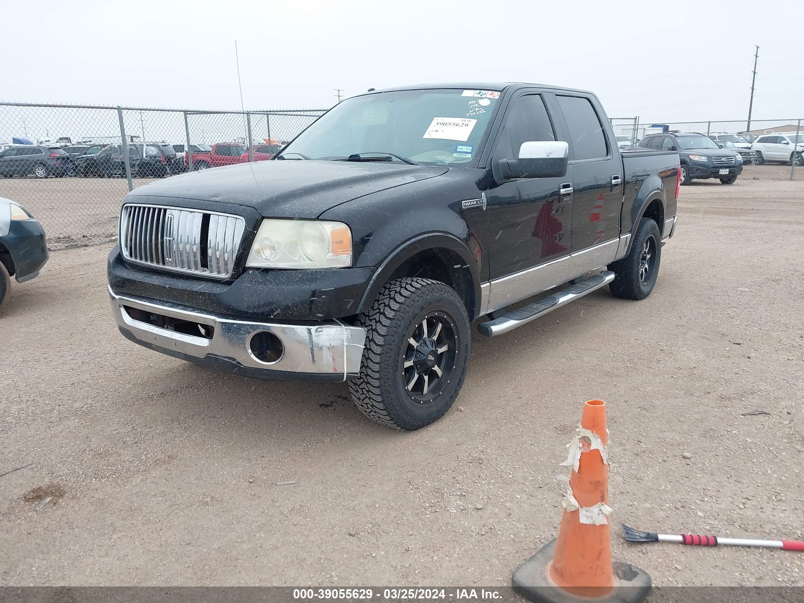 Photo 1 VIN: 5LTPW18506FJ24226 - LINCOLN MARK LT 