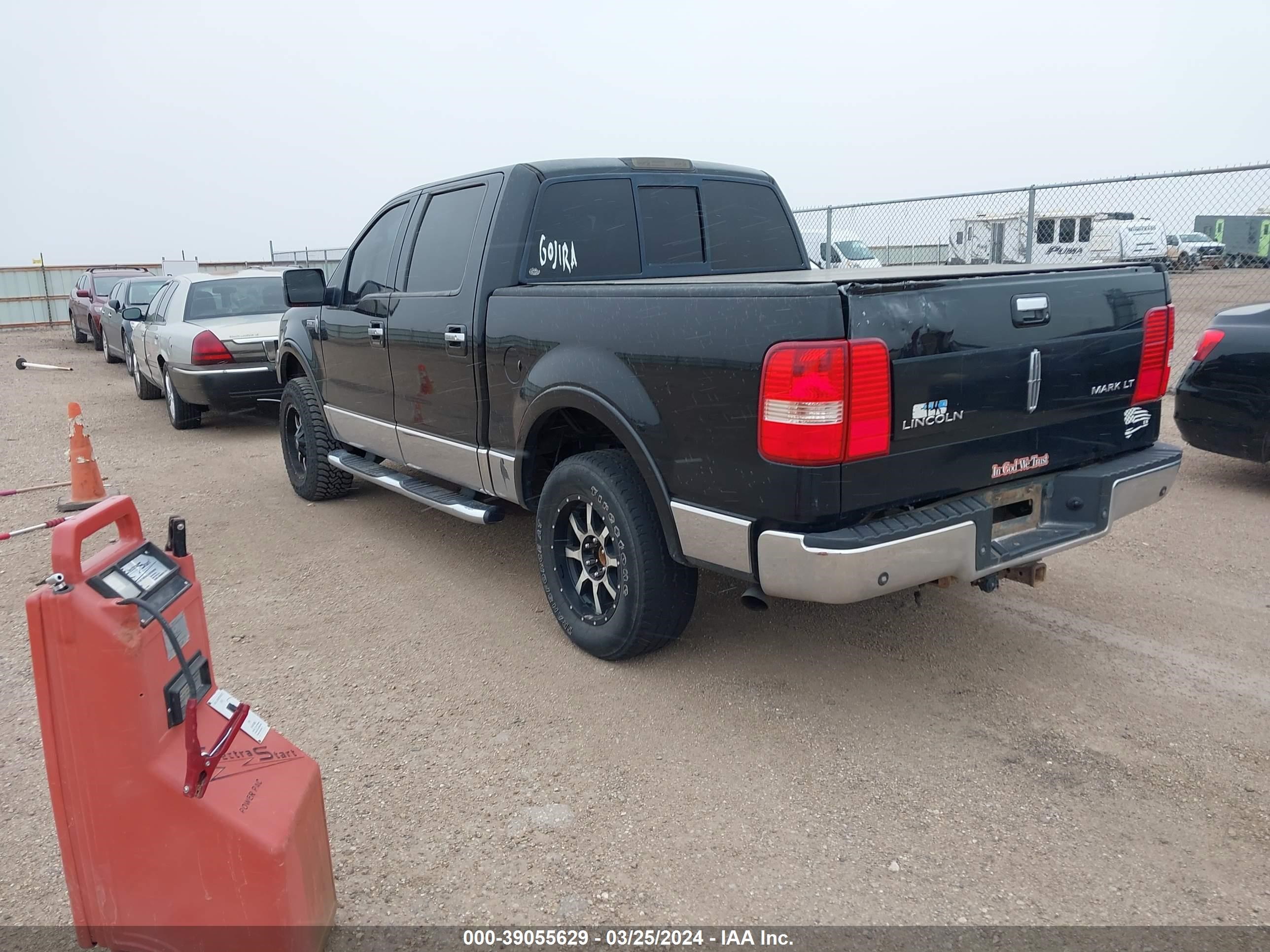 Photo 2 VIN: 5LTPW18506FJ24226 - LINCOLN MARK LT 