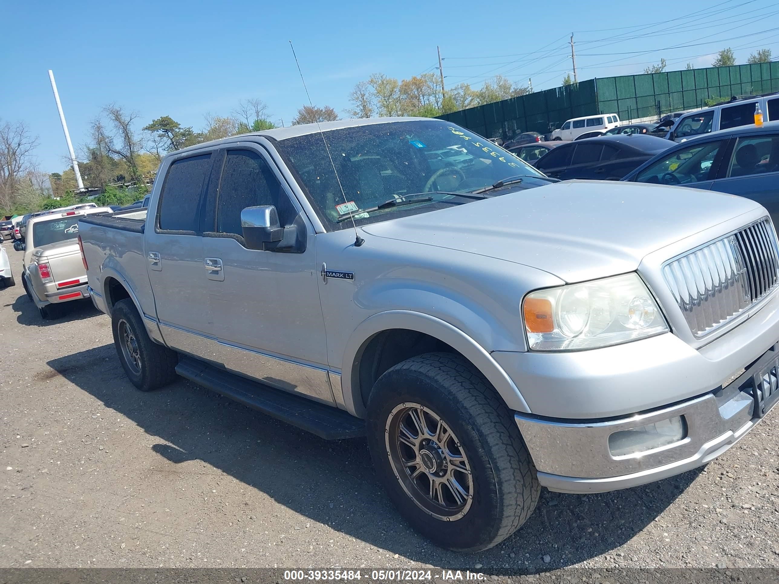 Photo 1 VIN: 5LTPW18516FJ02154 - LINCOLN MARK LT 