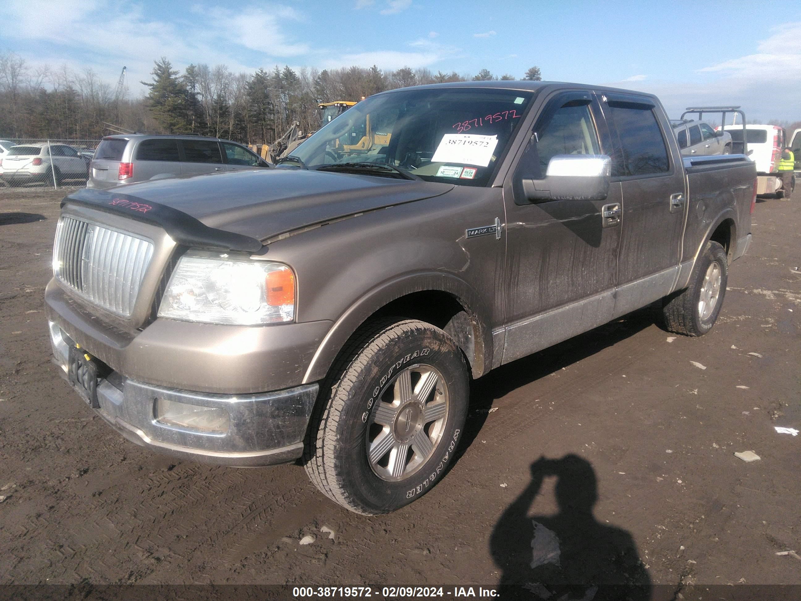 Photo 1 VIN: 5LTPW18516FJ07614 - LINCOLN MARK LT 