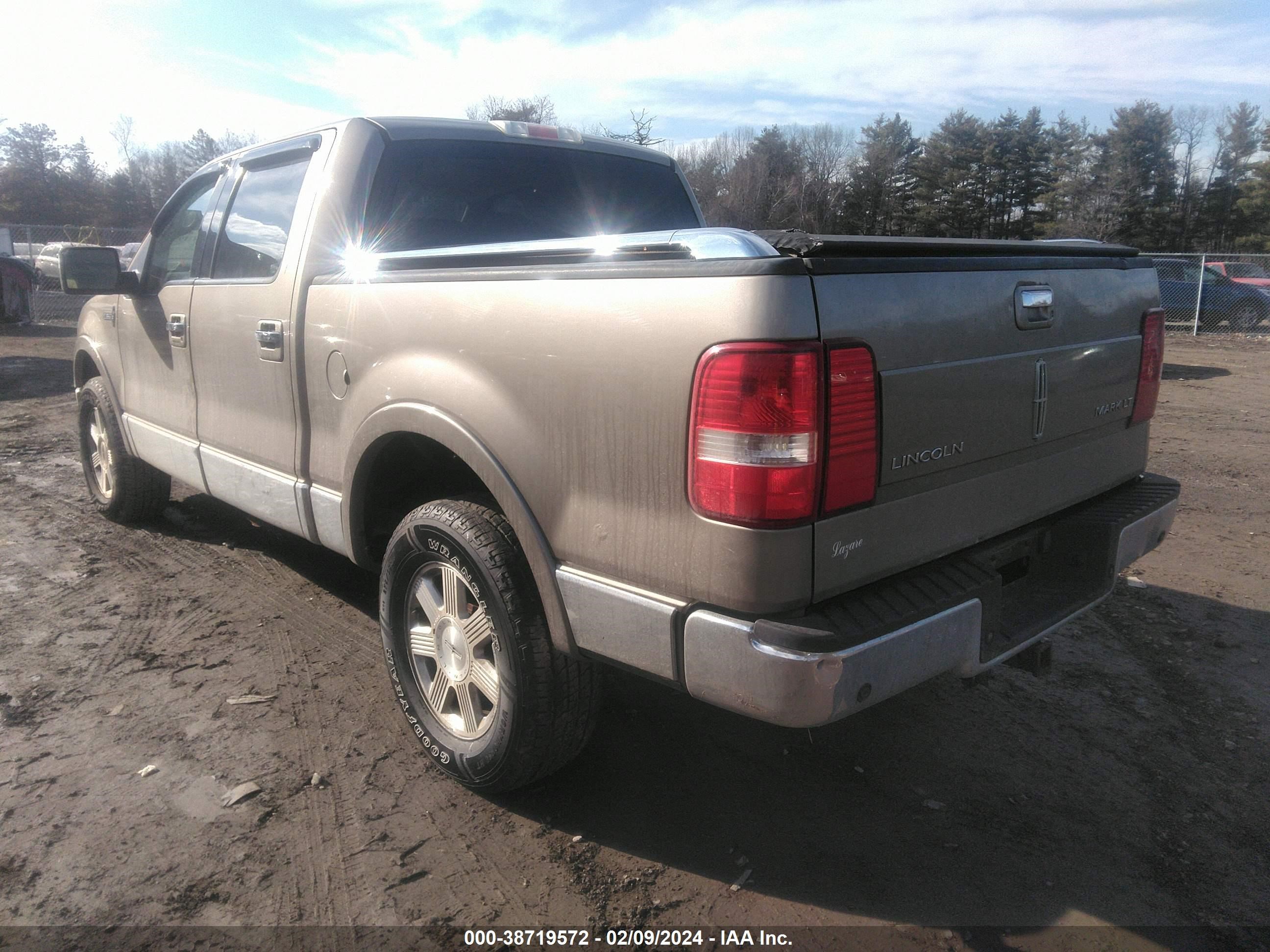 Photo 2 VIN: 5LTPW18516FJ07614 - LINCOLN MARK LT 