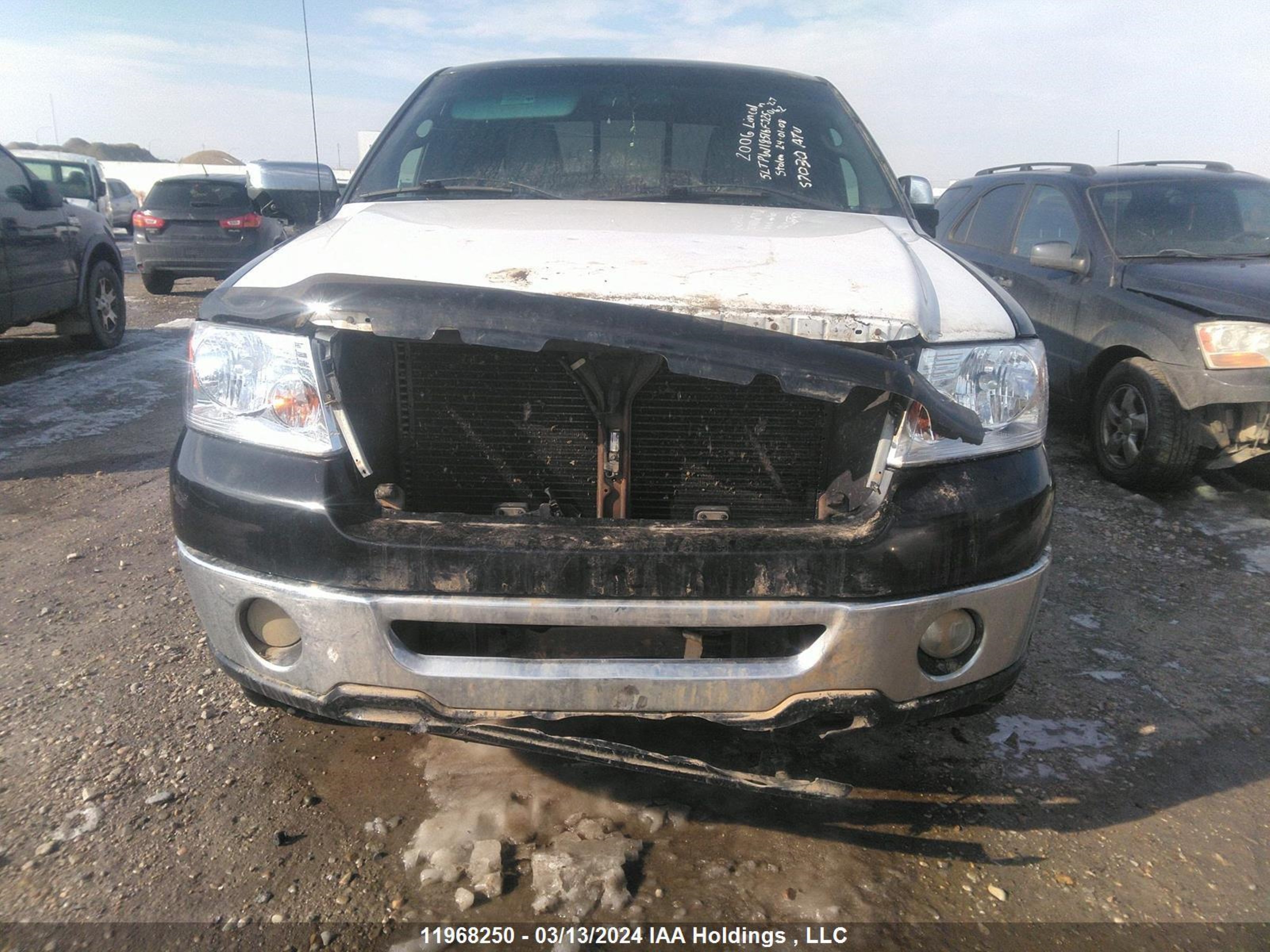 Photo 11 VIN: 5LTPW18516FJ25062 - LINCOLN MARK LT 