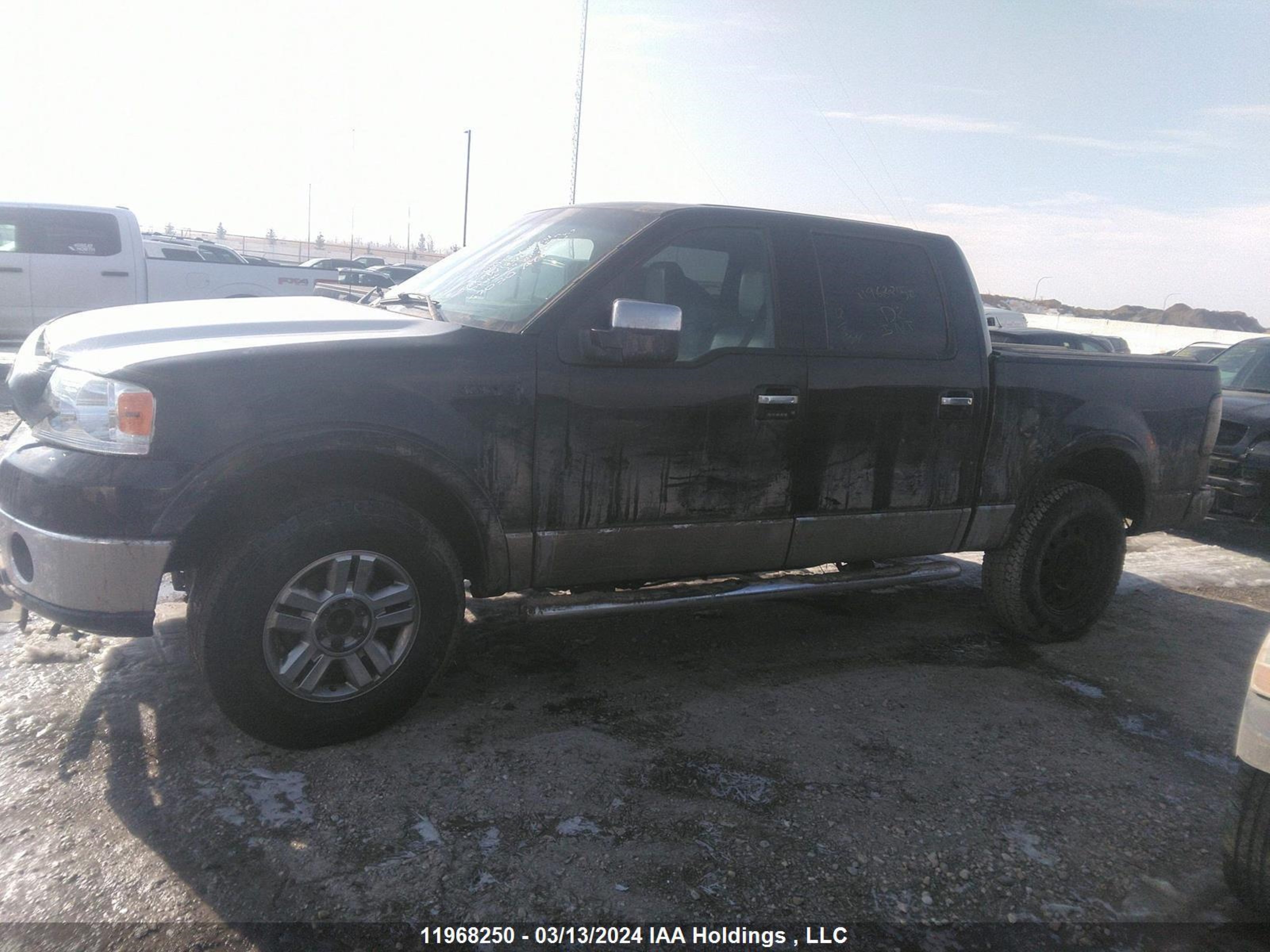 Photo 13 VIN: 5LTPW18516FJ25062 - LINCOLN MARK LT 