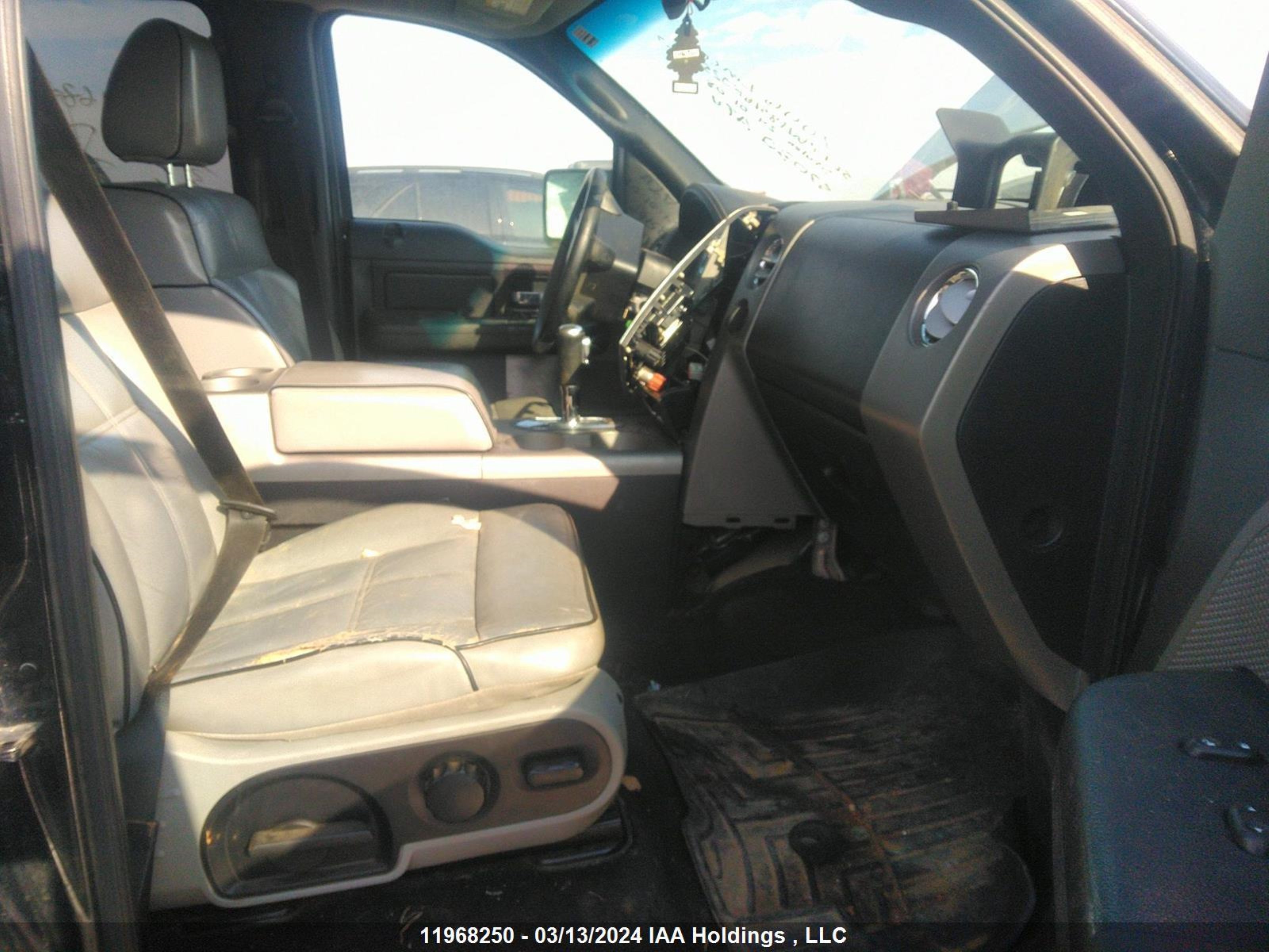 Photo 4 VIN: 5LTPW18516FJ25062 - LINCOLN MARK LT 