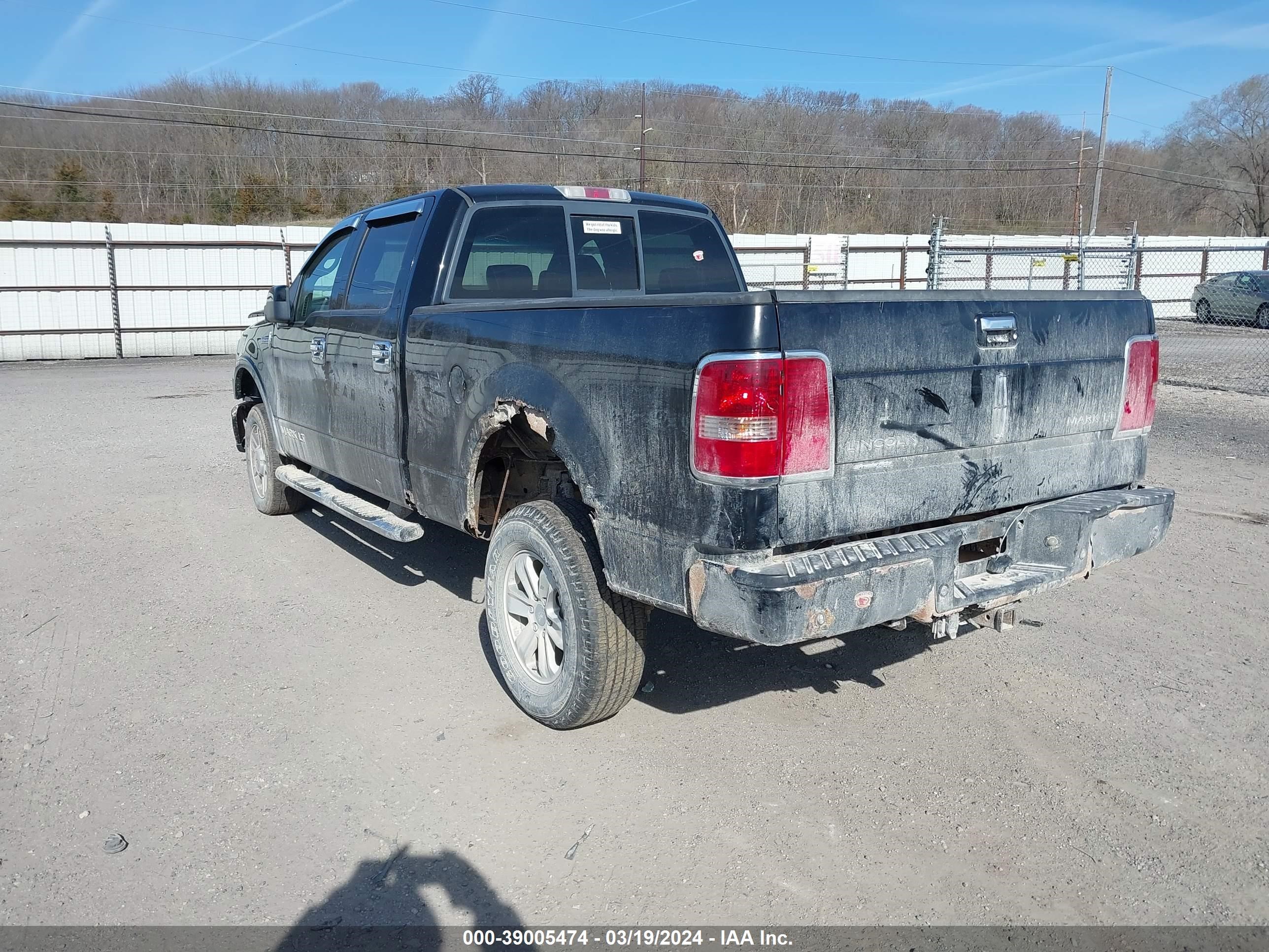 Photo 2 VIN: 5LTPW18517FJ03757 - LINCOLN MARK LT 