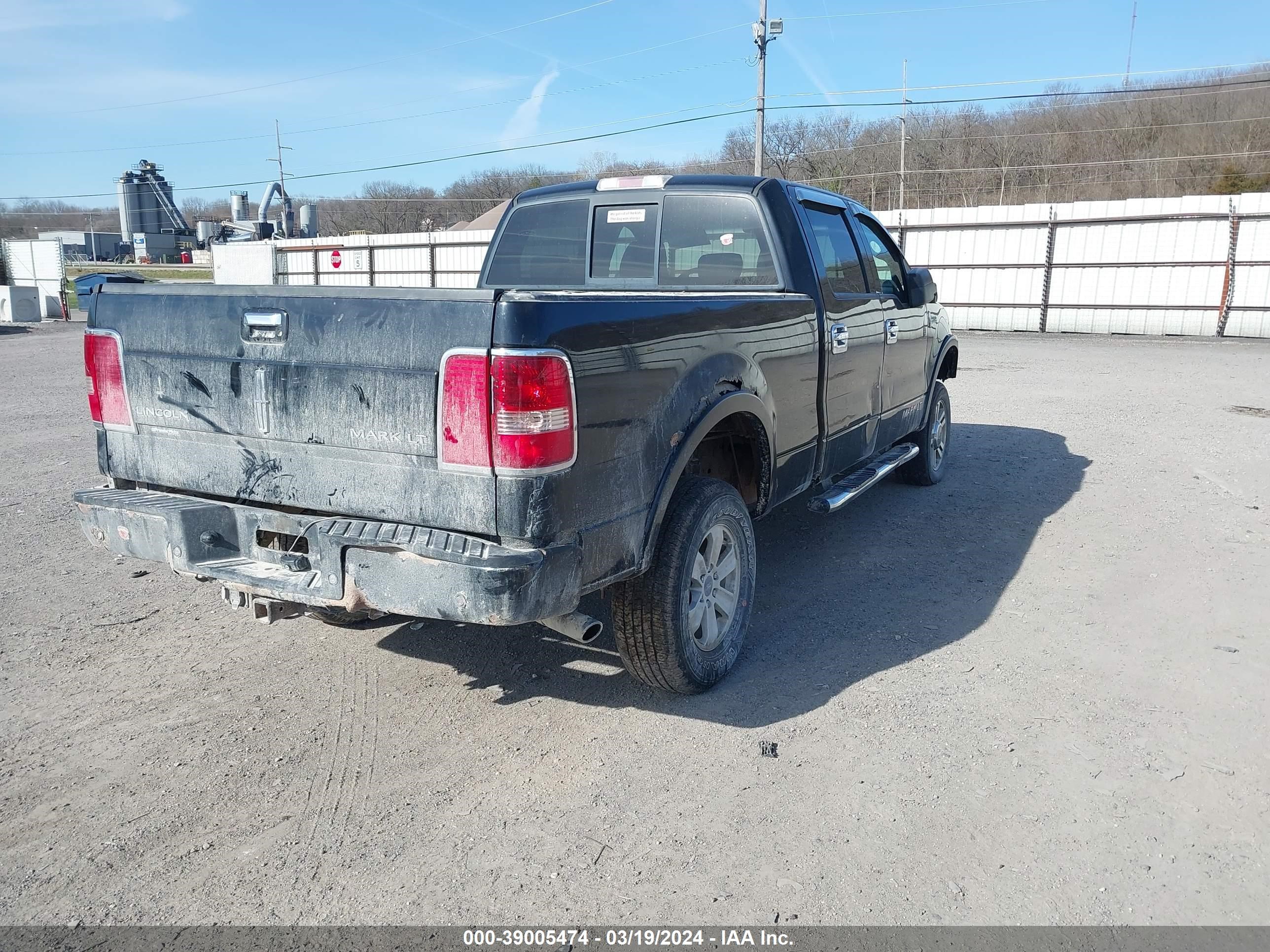 Photo 3 VIN: 5LTPW18517FJ03757 - LINCOLN MARK LT 