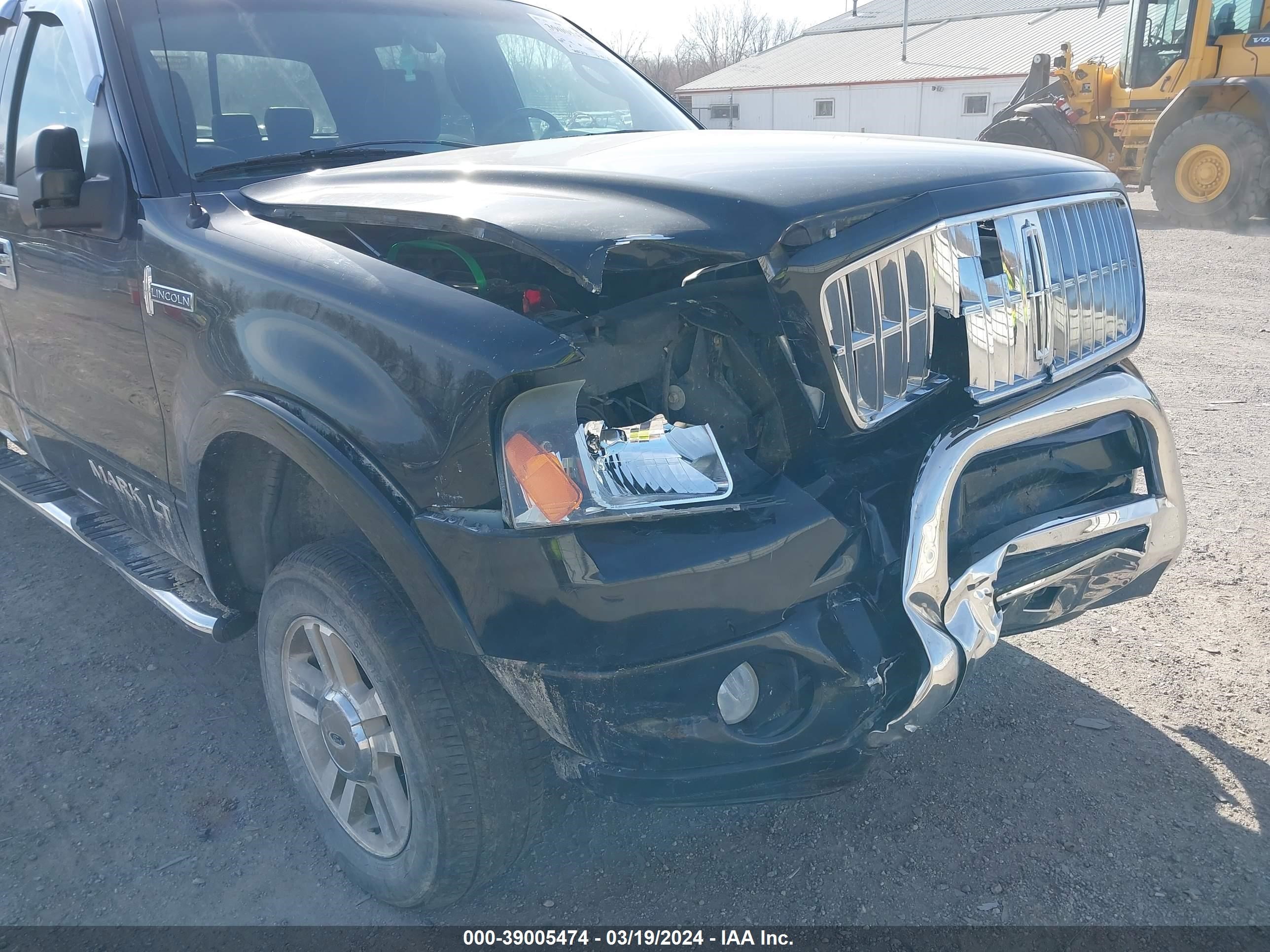 Photo 5 VIN: 5LTPW18517FJ03757 - LINCOLN MARK LT 