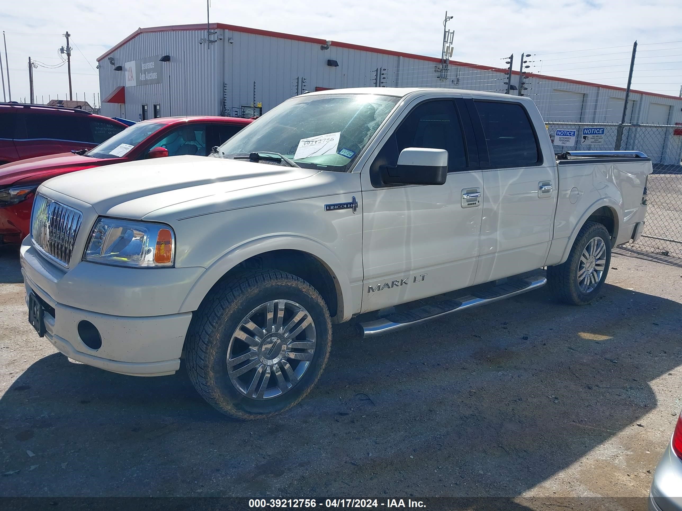 Photo 1 VIN: 5LTPW18517FJ10918 - LINCOLN MARK LT 