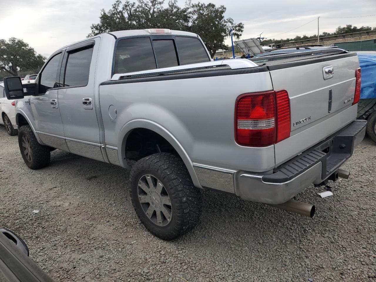 Photo 1 VIN: 5LTPW18526FJ02745 - LINCOLN MARK LT 