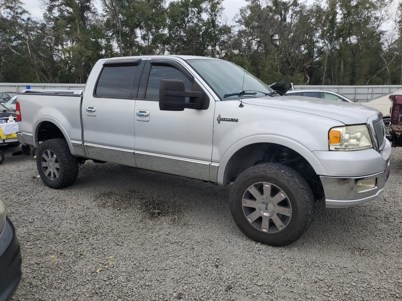 Photo 3 VIN: 5LTPW18526FJ02745 - LINCOLN MARK LT 