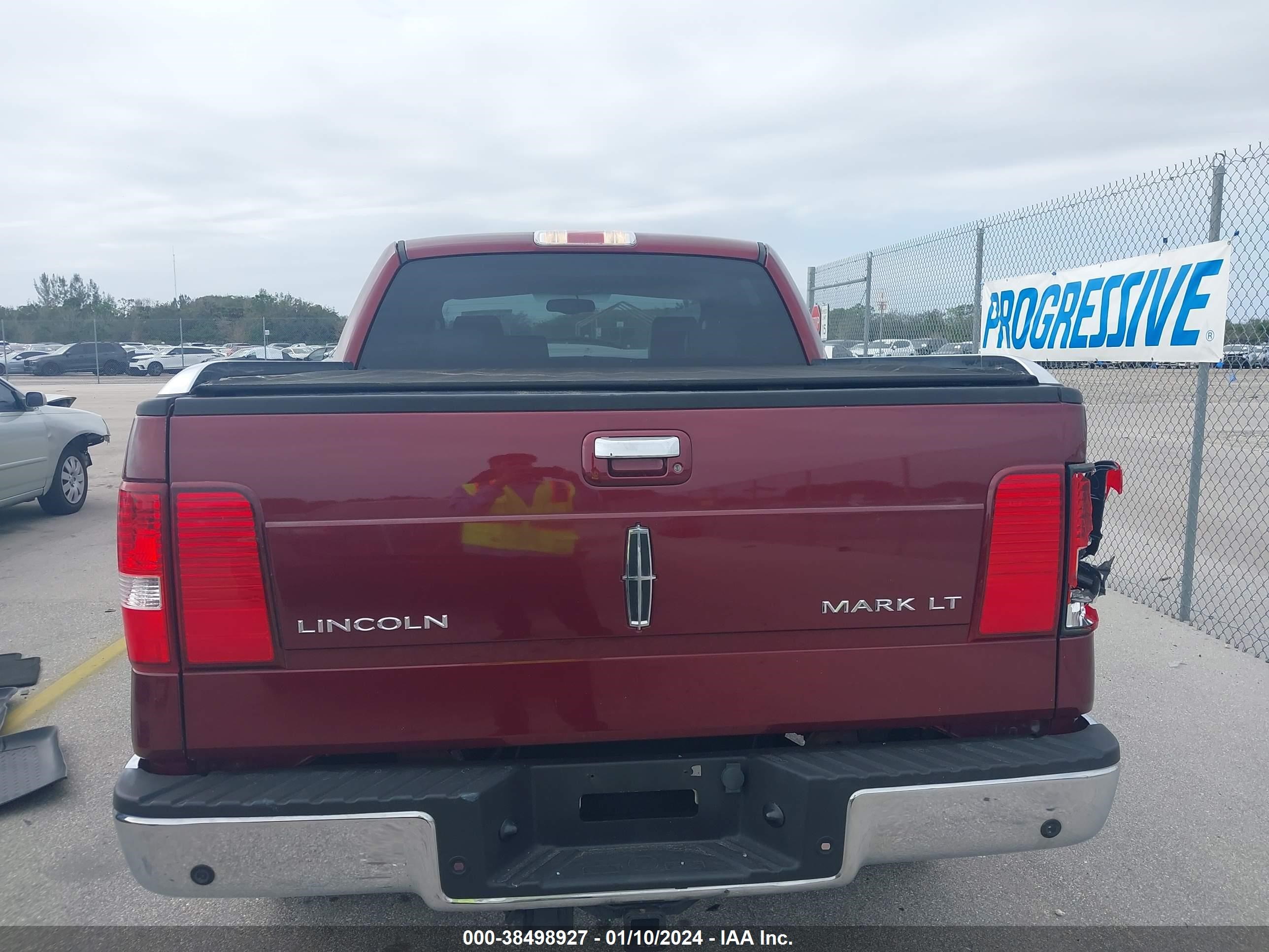 Photo 15 VIN: 5LTPW18526FJ05340 - LINCOLN MARK LT 