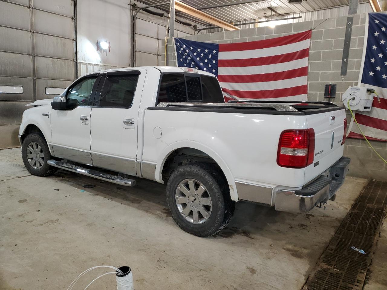 Photo 1 VIN: 5LTPW18526FJ14796 - LINCOLN MARK LT 