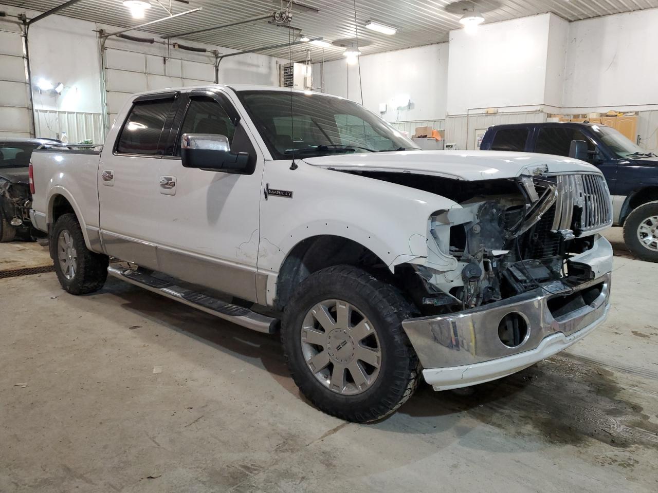 Photo 3 VIN: 5LTPW18526FJ14796 - LINCOLN MARK LT 