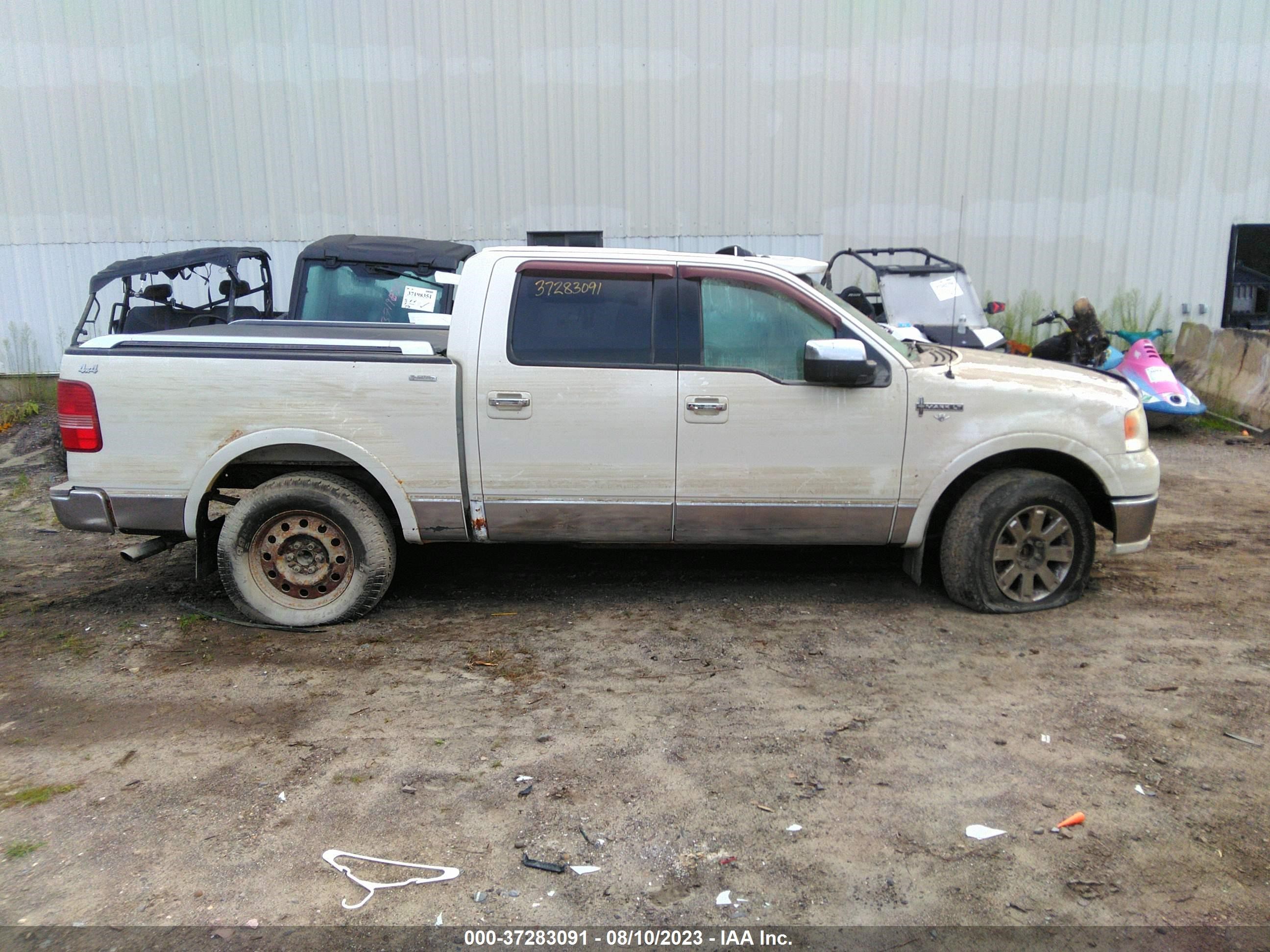 Photo 12 VIN: 5LTPW18526FJ20470 - LINCOLN MARK LT 