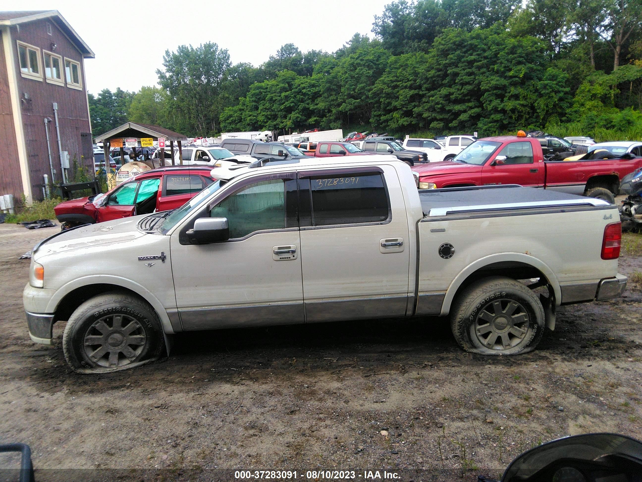 Photo 13 VIN: 5LTPW18526FJ20470 - LINCOLN MARK LT 