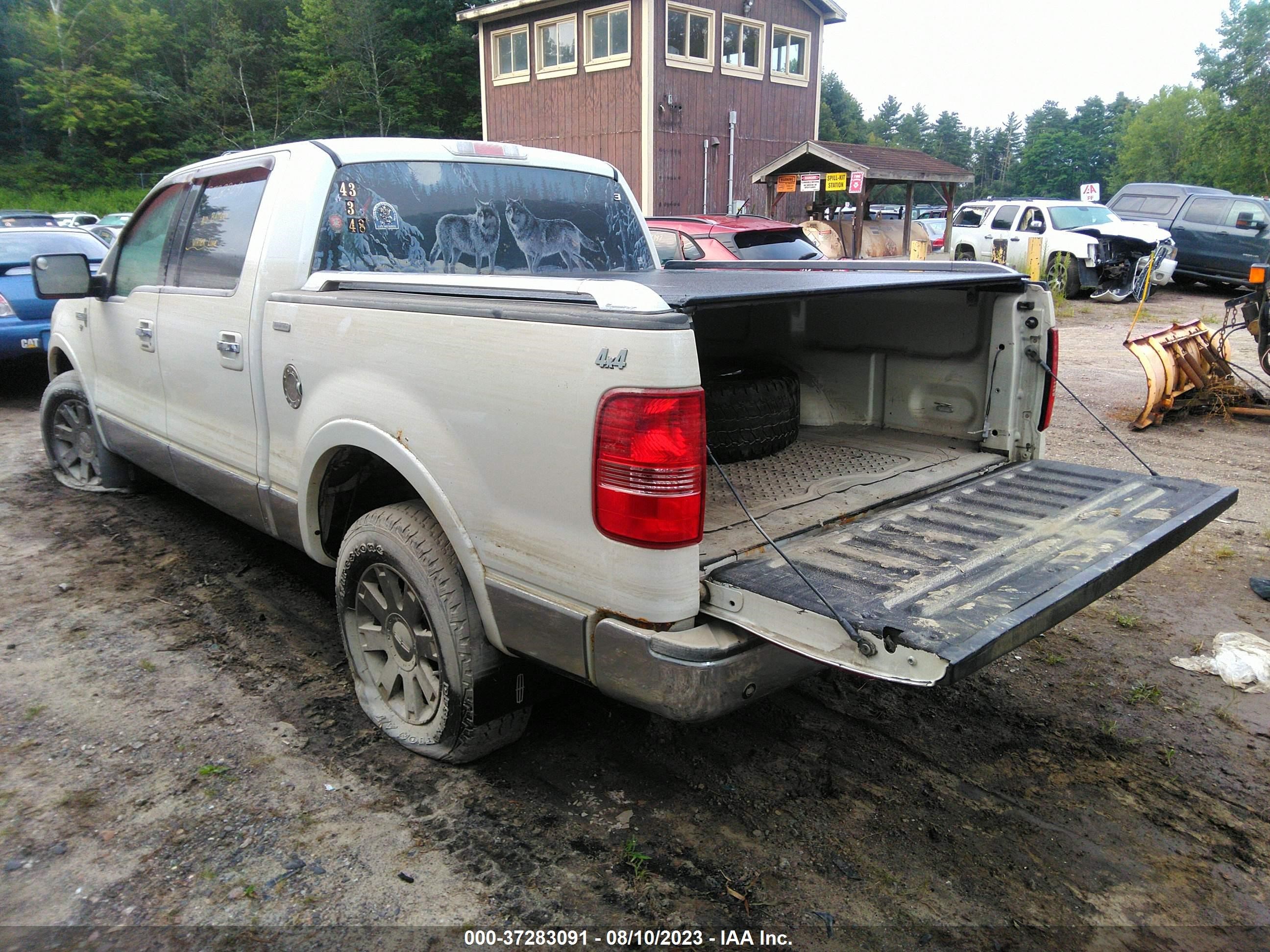 Photo 2 VIN: 5LTPW18526FJ20470 - LINCOLN MARK LT 