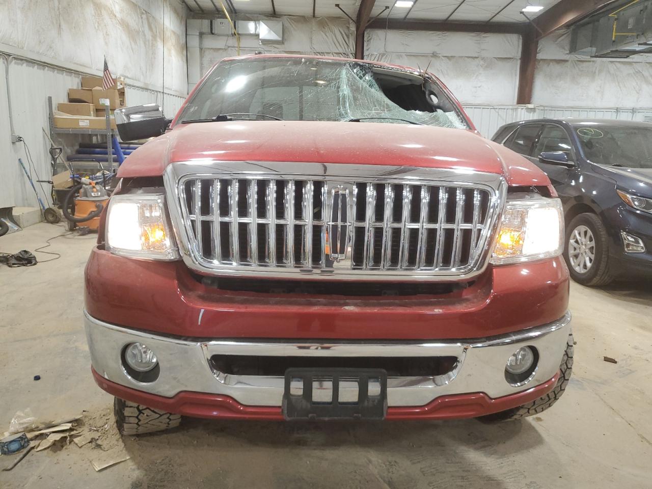 Photo 4 VIN: 5LTPW18527FJ06750 - LINCOLN MARK LT 