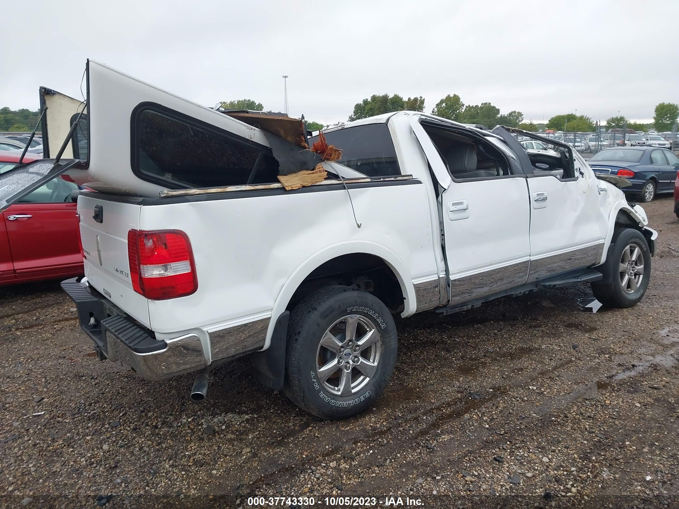 Photo 3 VIN: 5LTPW18536FJ11566 - LINCOLN MARK LT 