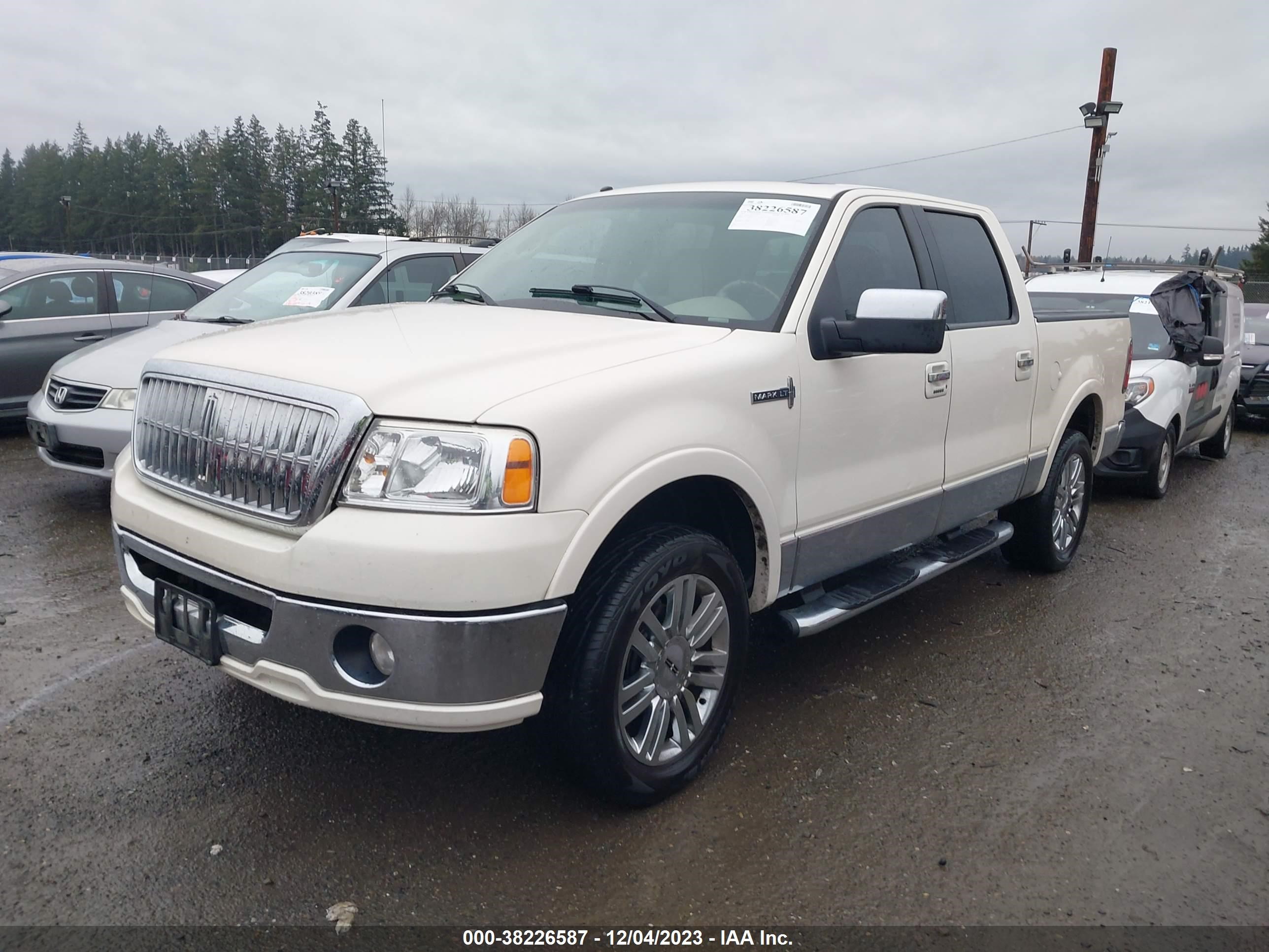 Photo 1 VIN: 5LTPW18537FJ11567 - LINCOLN MARK LT 