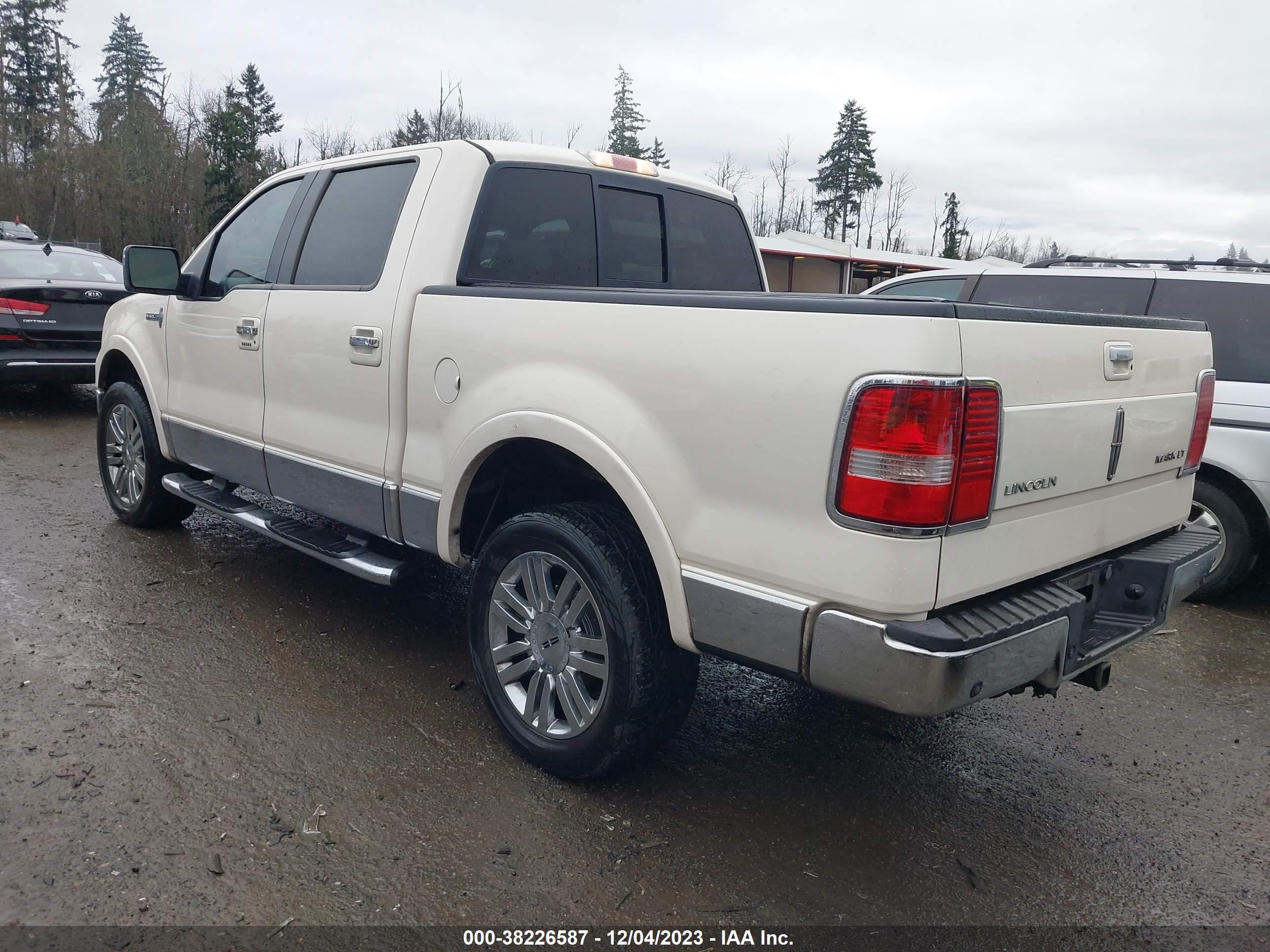 Photo 2 VIN: 5LTPW18537FJ11567 - LINCOLN MARK LT 