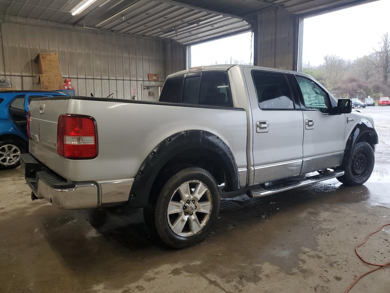 Photo 2 VIN: 5LTPW18546FJ04237 - LINCOLN MARK LT 