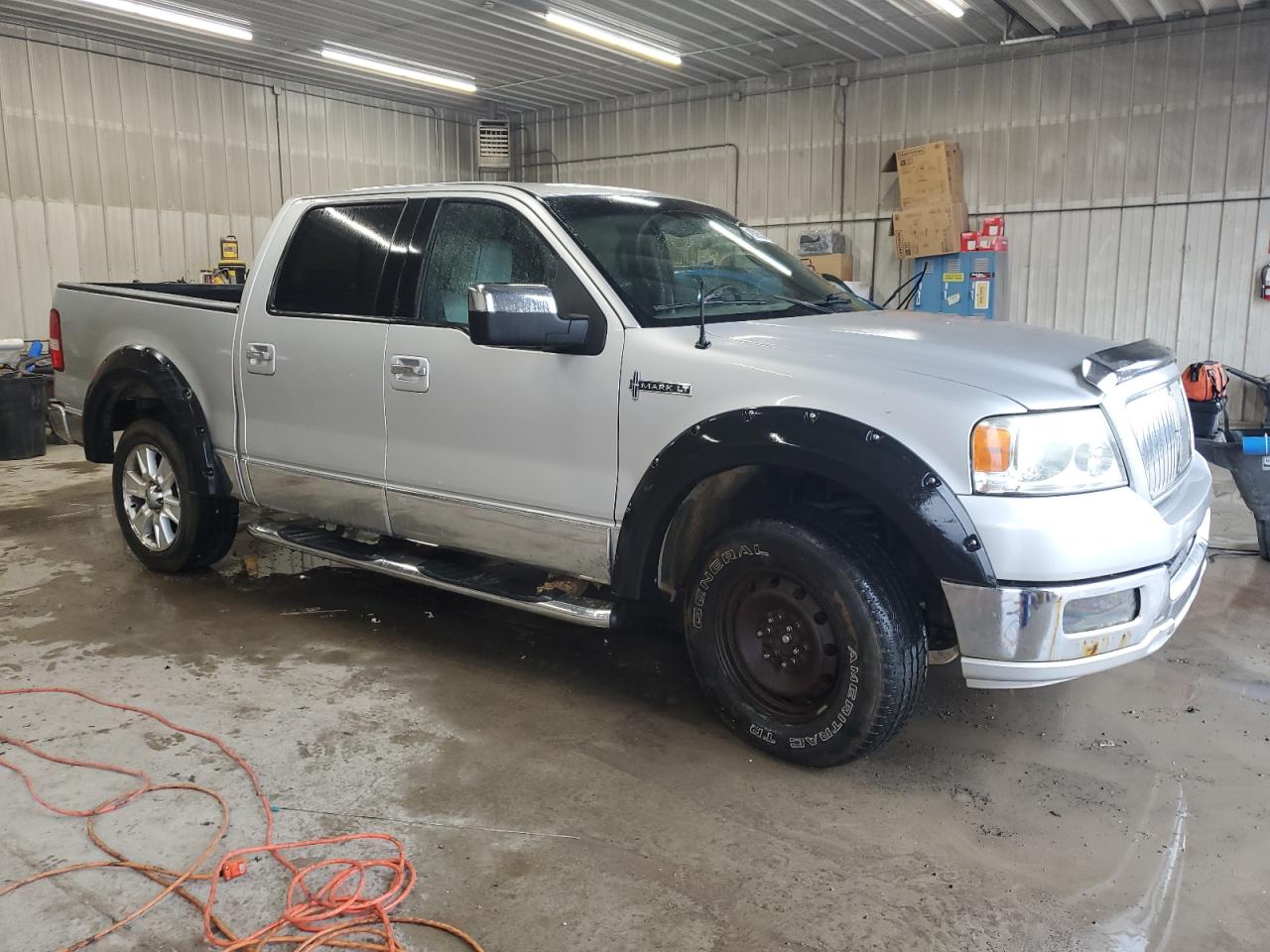 Photo 3 VIN: 5LTPW18546FJ04237 - LINCOLN MARK LT 