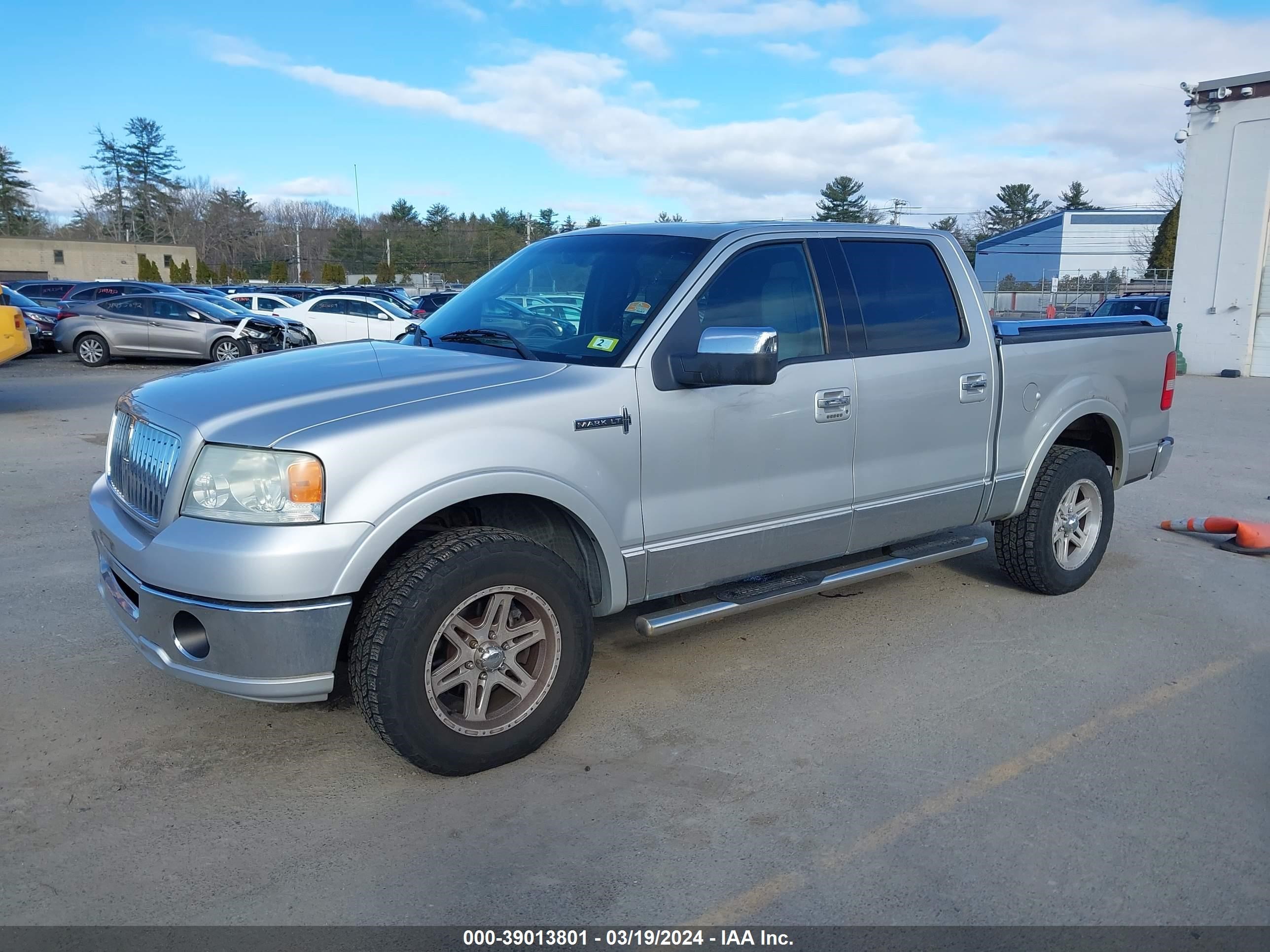 Photo 1 VIN: 5LTPW18546FJ13455 - LINCOLN MARK LT 