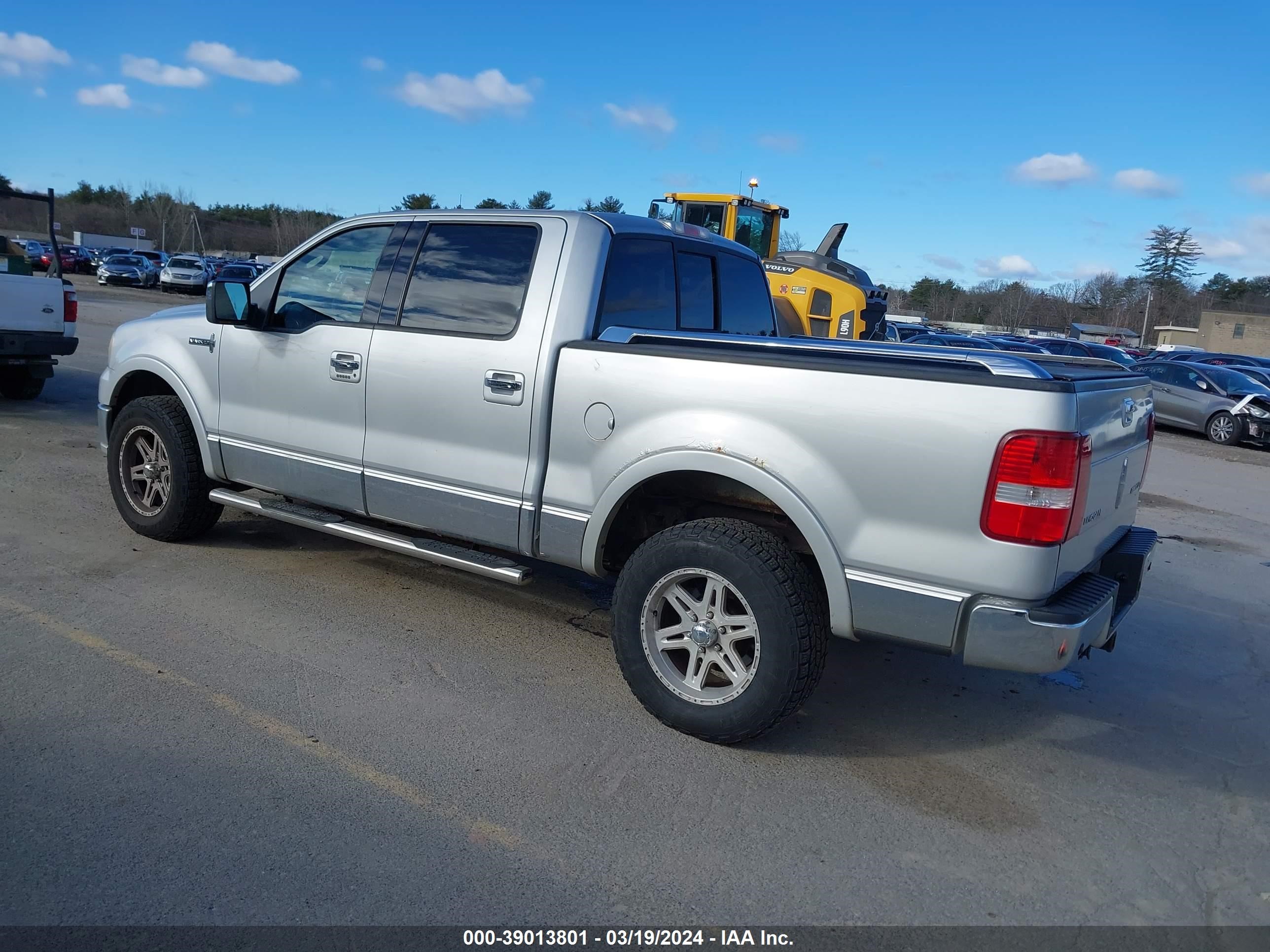 Photo 2 VIN: 5LTPW18546FJ13455 - LINCOLN MARK LT 