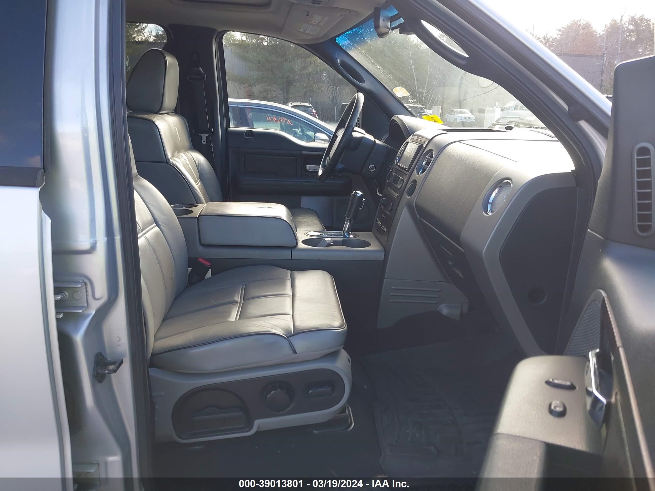 Photo 4 VIN: 5LTPW18546FJ13455 - LINCOLN MARK LT 