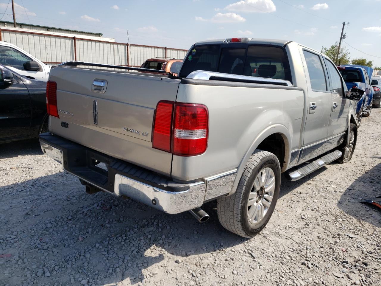 Photo 2 VIN: 5LTPW18546FJ17859 - LINCOLN MARK LT 