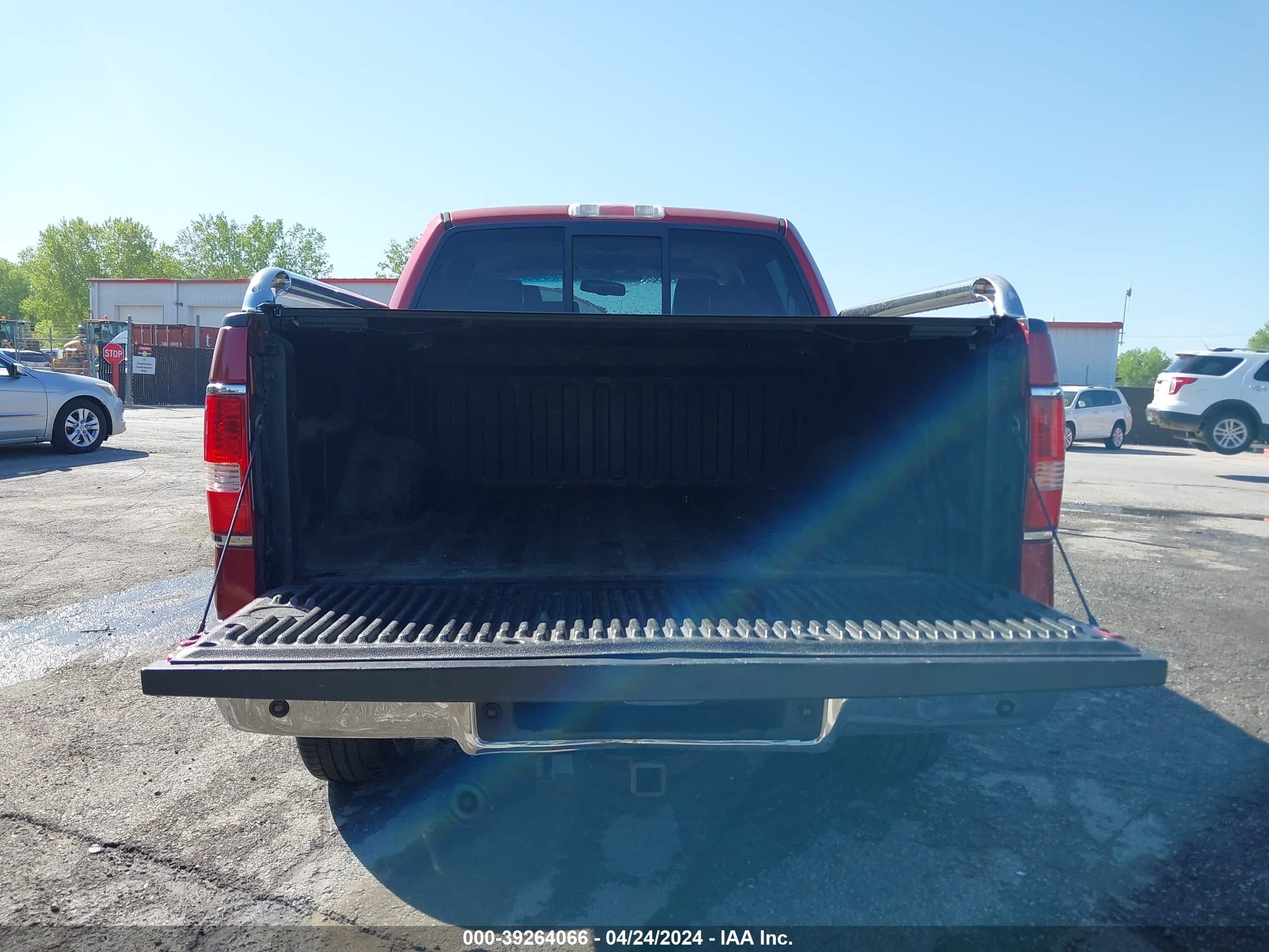 Photo 11 VIN: 5LTPW18547FJ01646 - LINCOLN MARK LT 